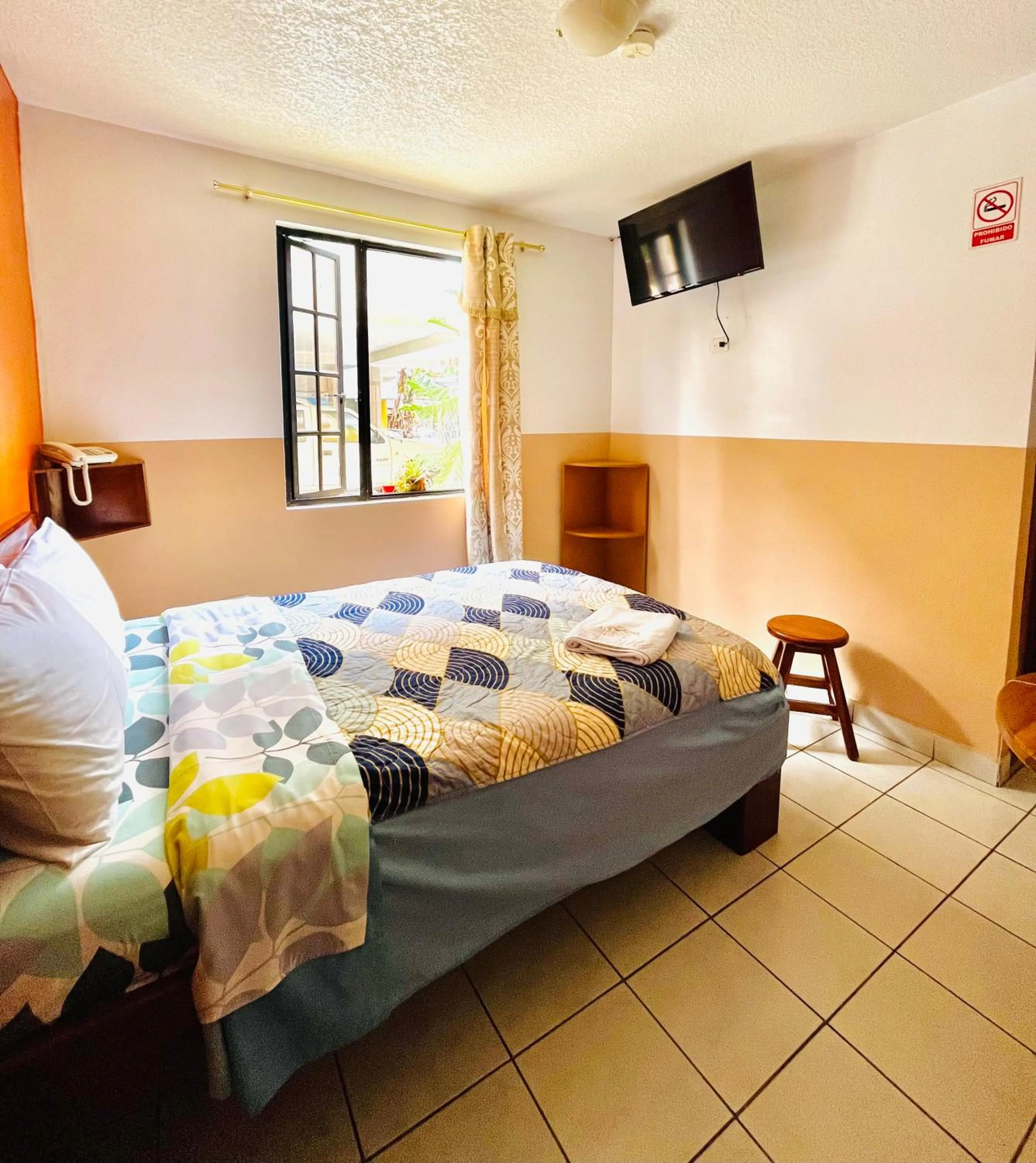 Photo of the whole room, Bed in Hostal Alpachaca - New Quito Airport