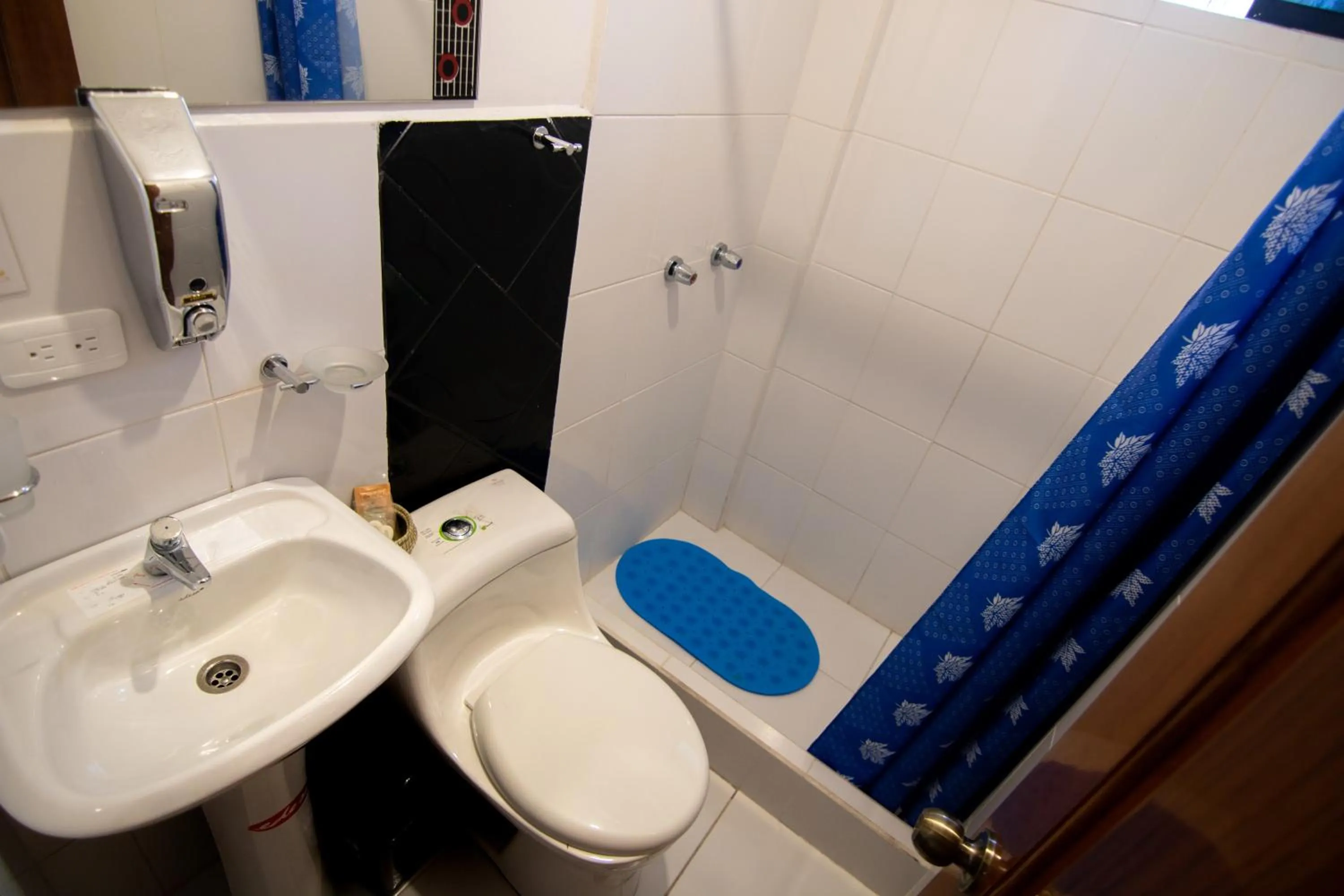 Bathroom in Hostal Alpachaca - New Quito Airport