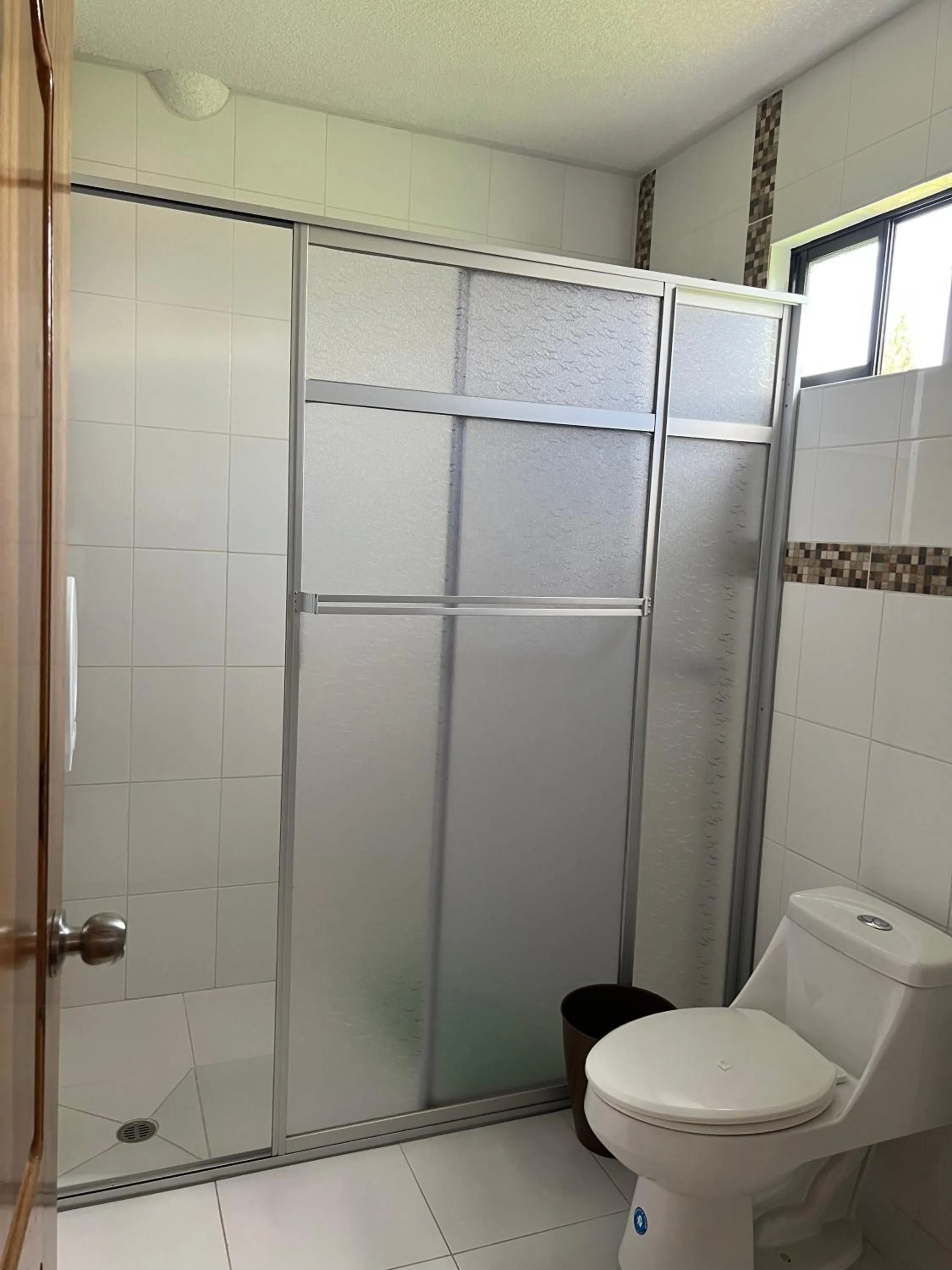 Shower in Hostal Alpachaca - New Quito Airport