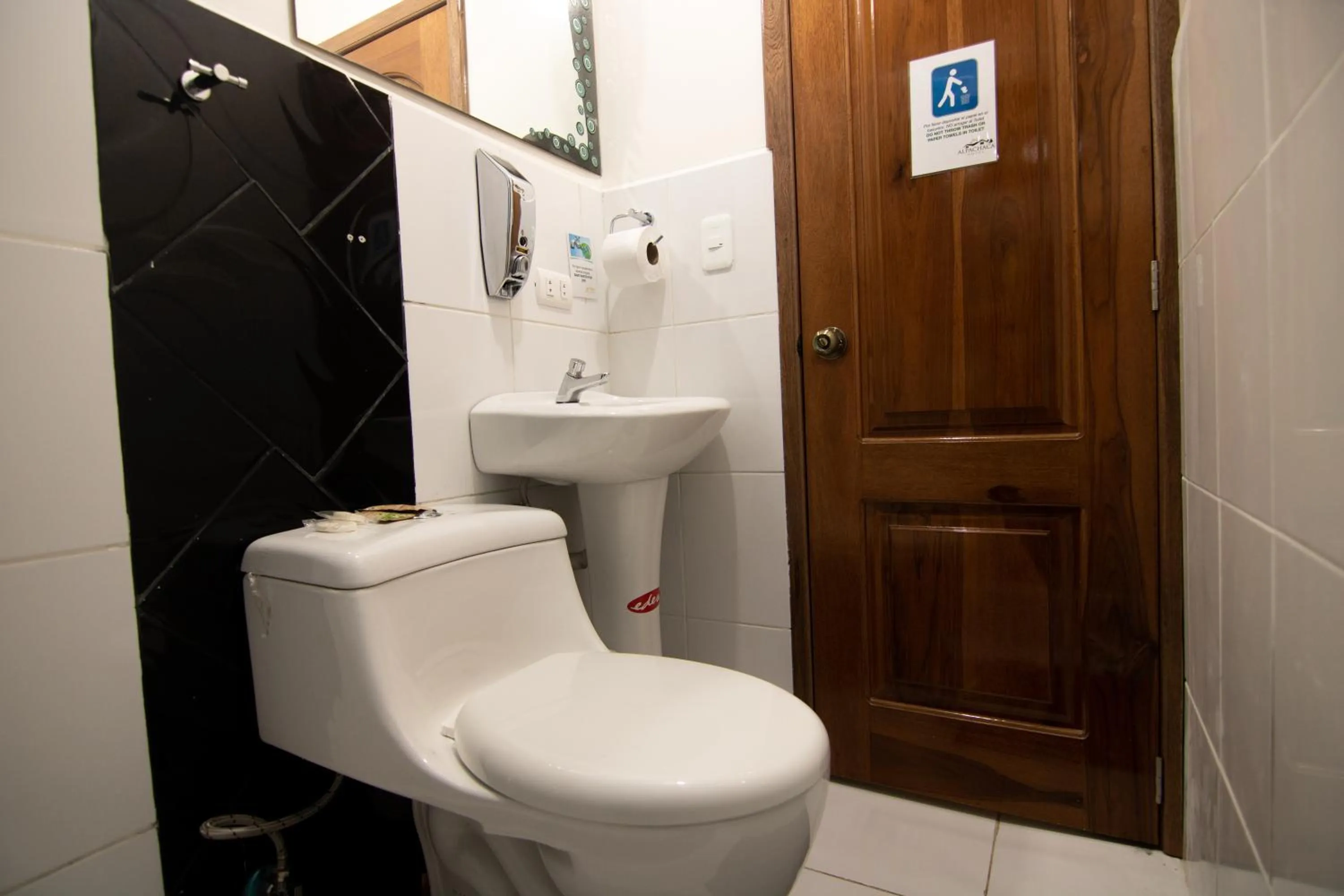 Bathroom in Hostal Alpachaca - New Quito Airport
