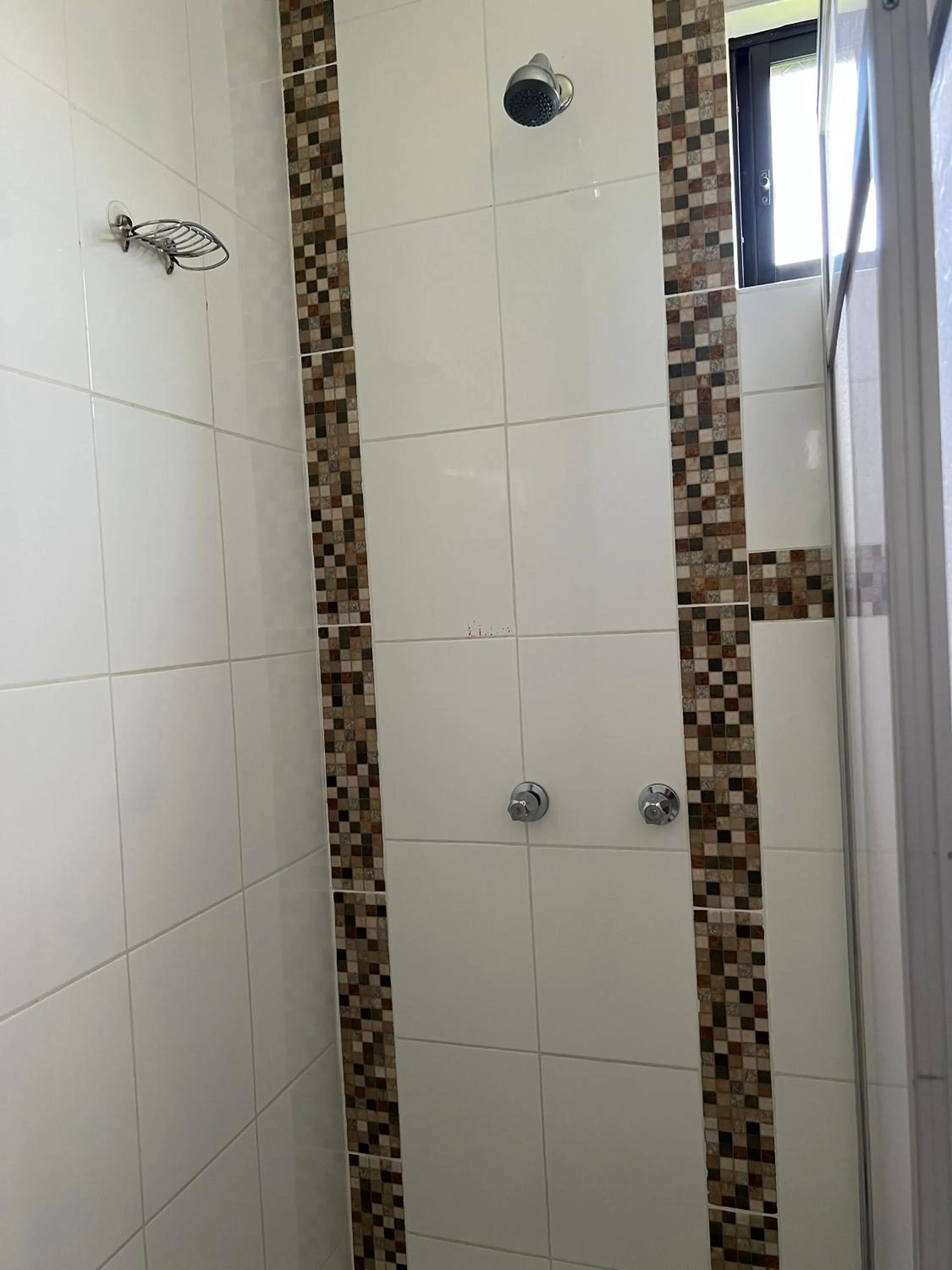 Shower in Hostal Alpachaca - New Quito Airport