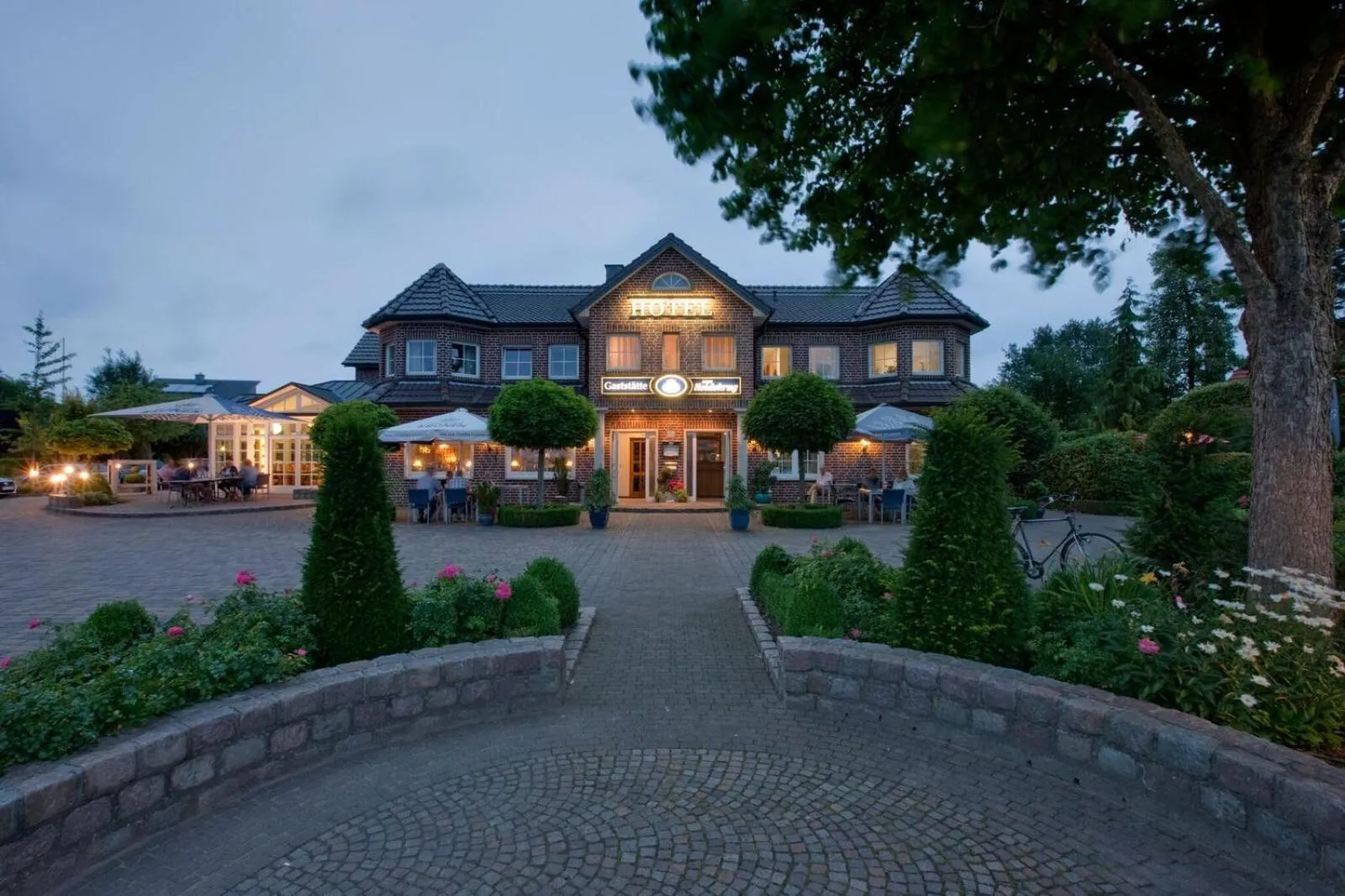 Facade/entrance in Hotel Restaurant Zum Heidekrug