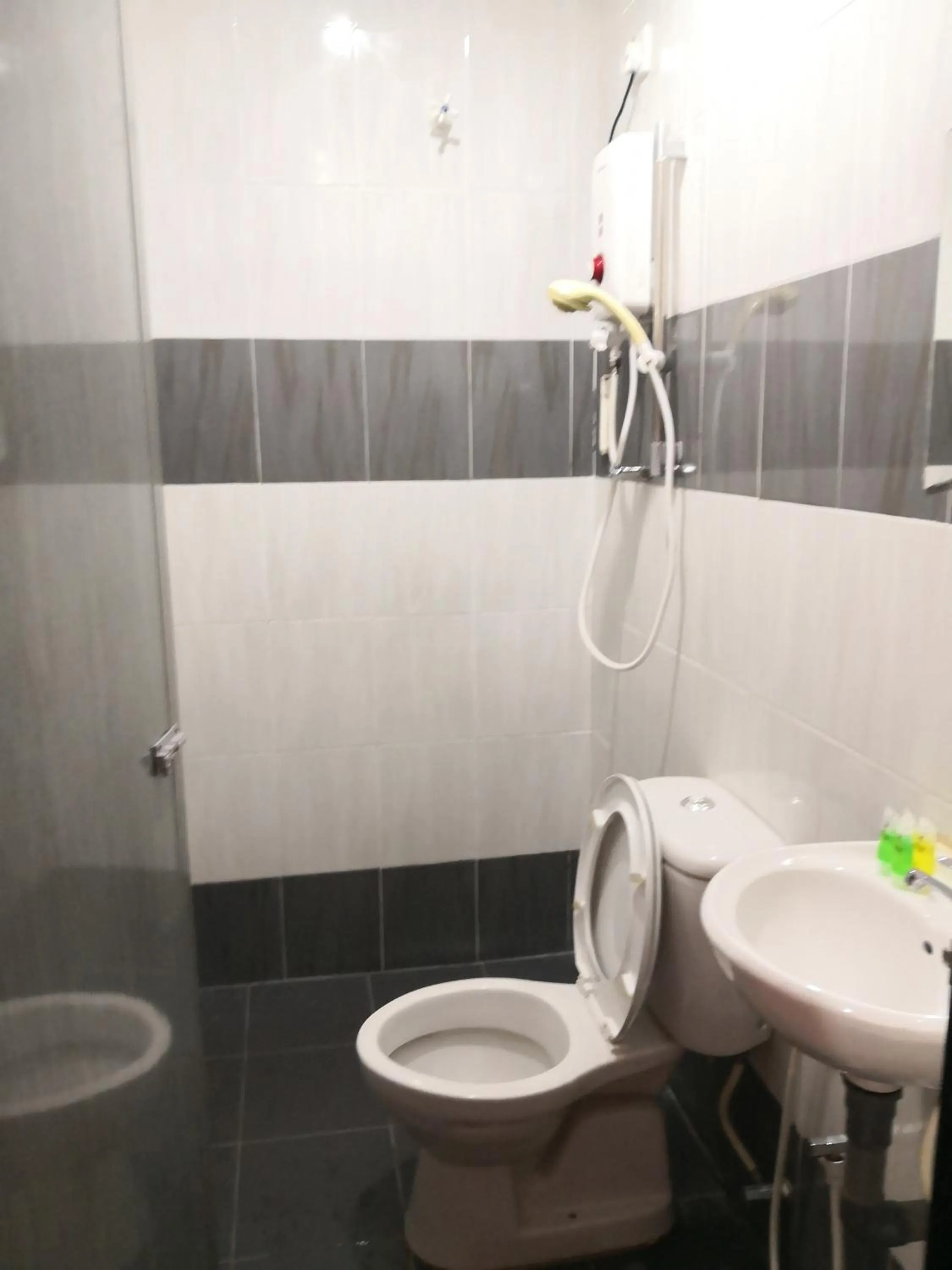 Shower in Hotel Lean Fatt