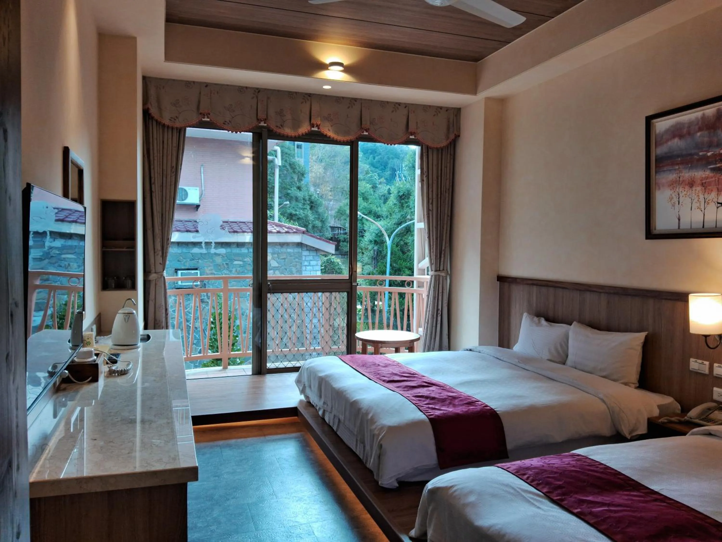 Bed in Ku Kuan Resort Hotel