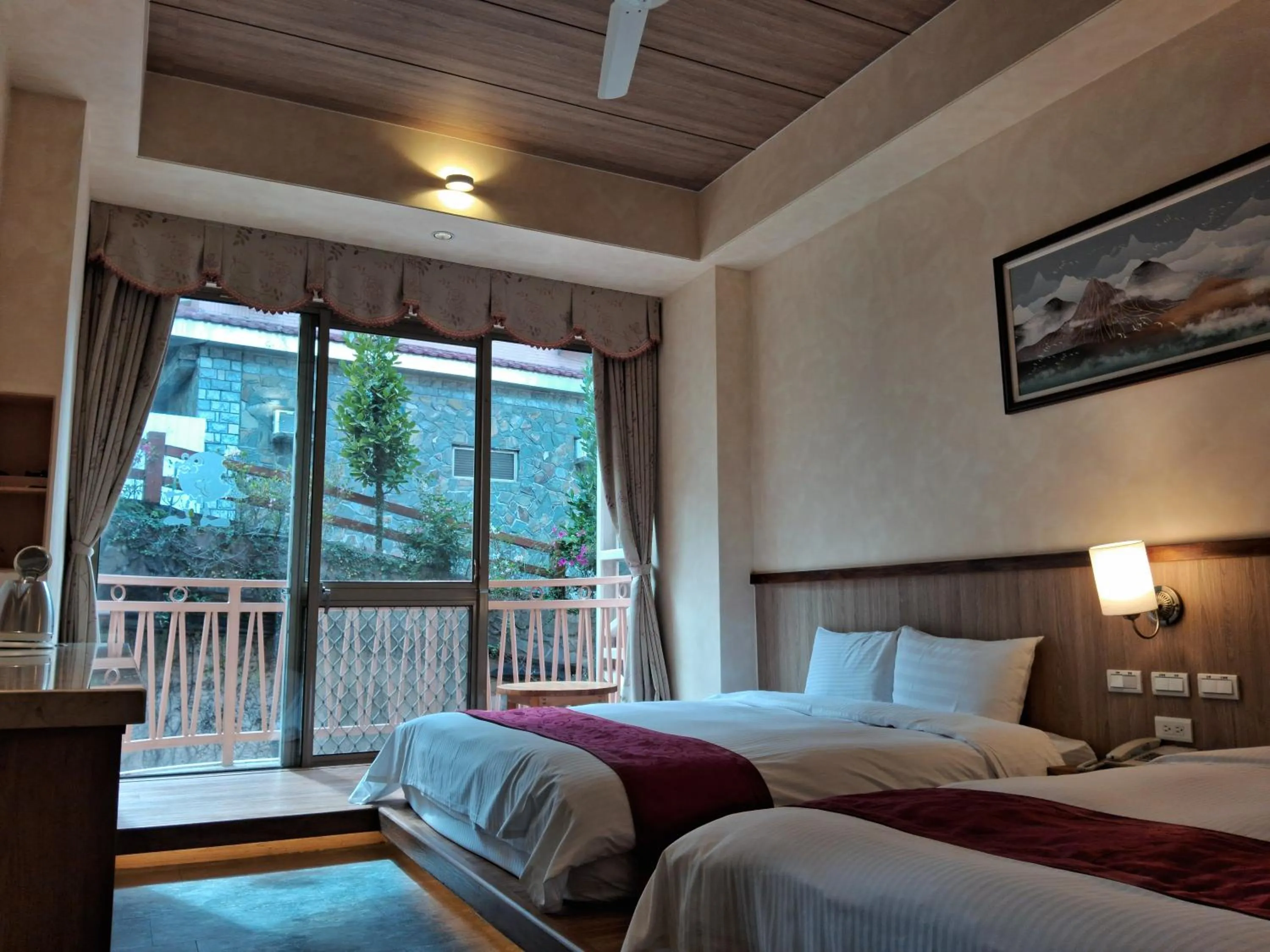 Bed in Ku Kuan Resort Hotel