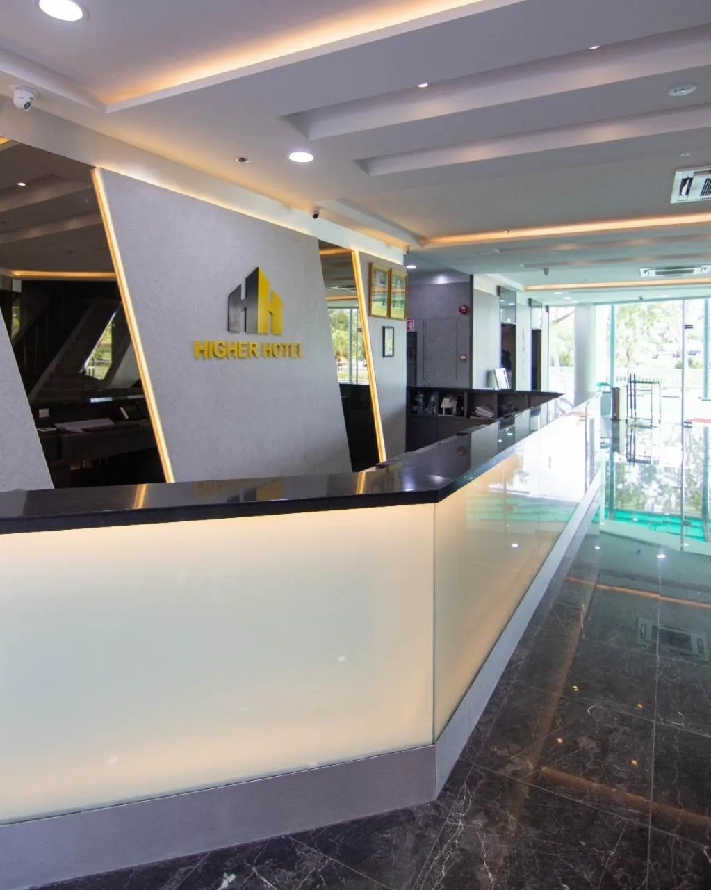 Lobby or reception in Higher Hotel
