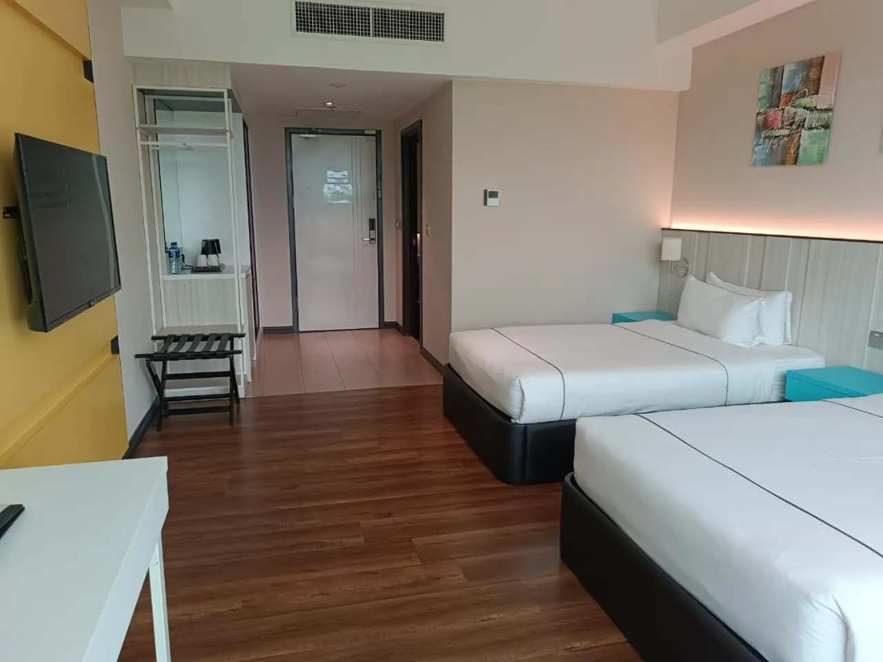 Photo of the whole room, Bed in Higher Hotel