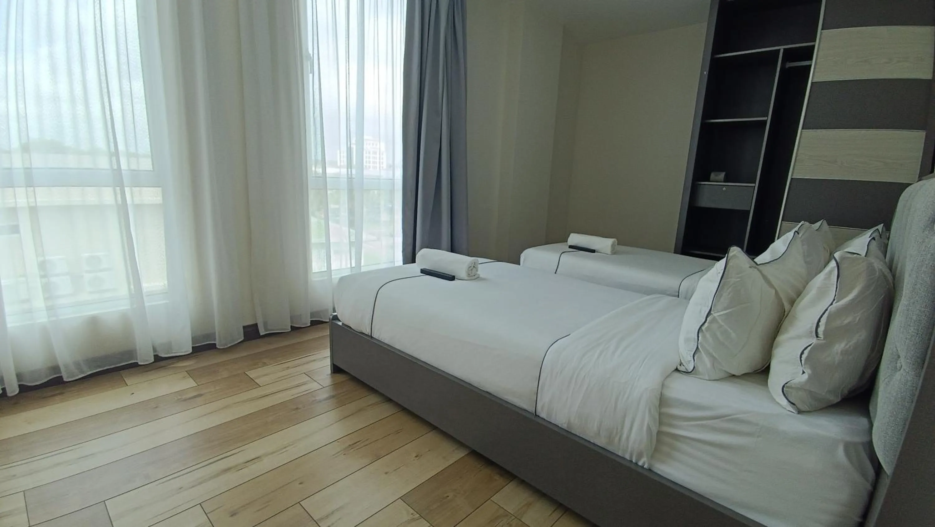 Photo of the whole room, Bed in Higher Hotel