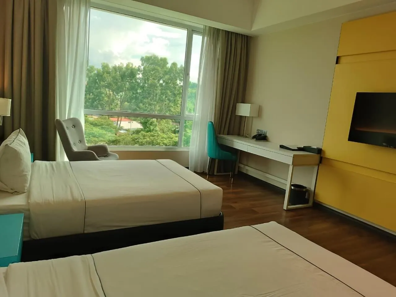 Photo of the whole room, Bed in Higher Hotel