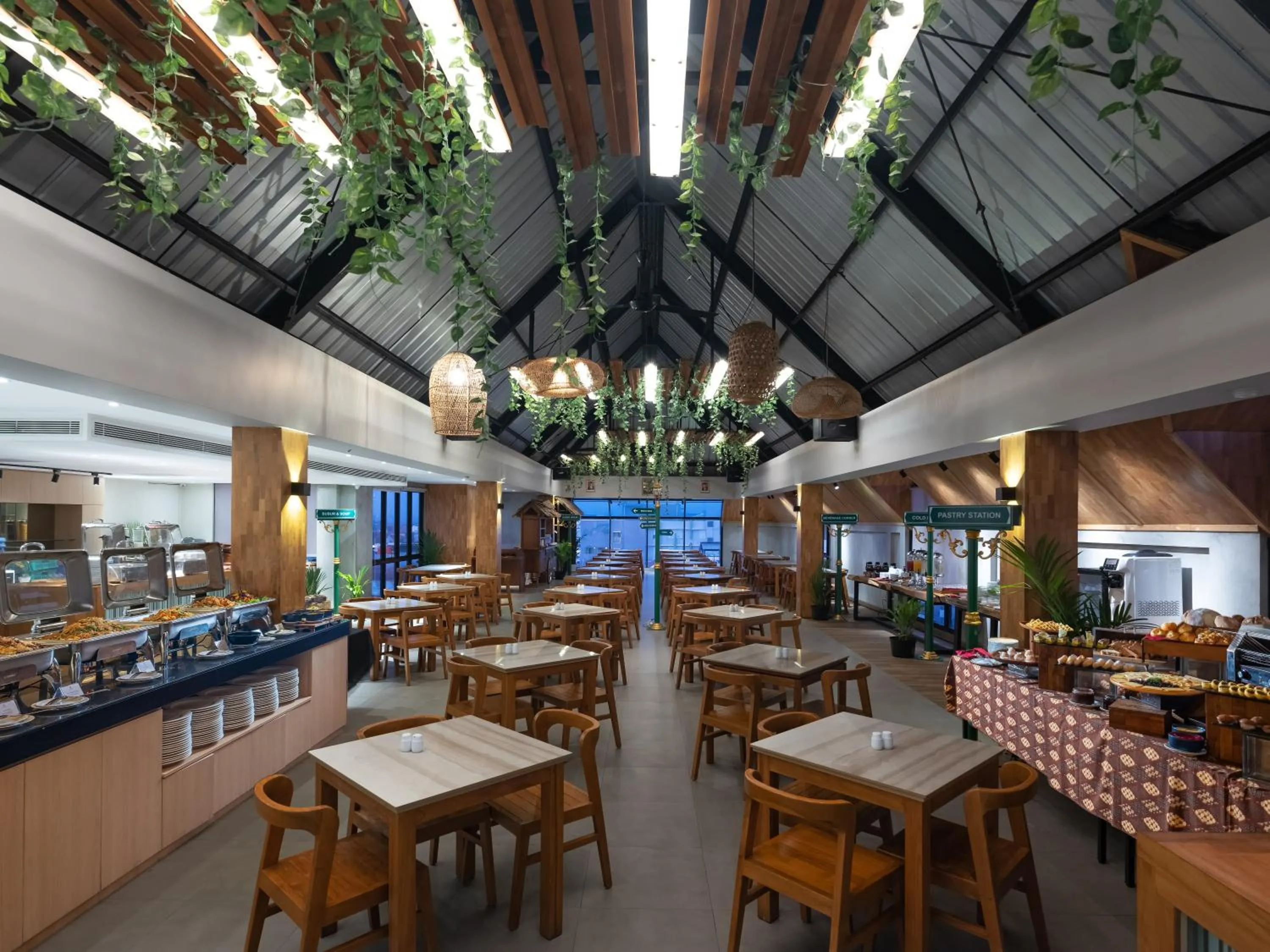 Restaurant/places to eat in Aveta Hotel Malioboro