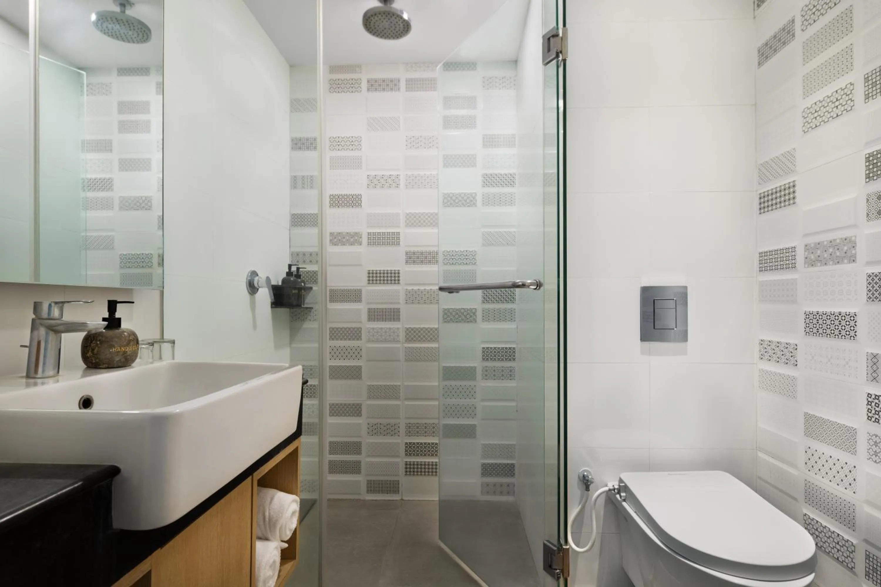 Shower in Aveta Hotel Malioboro