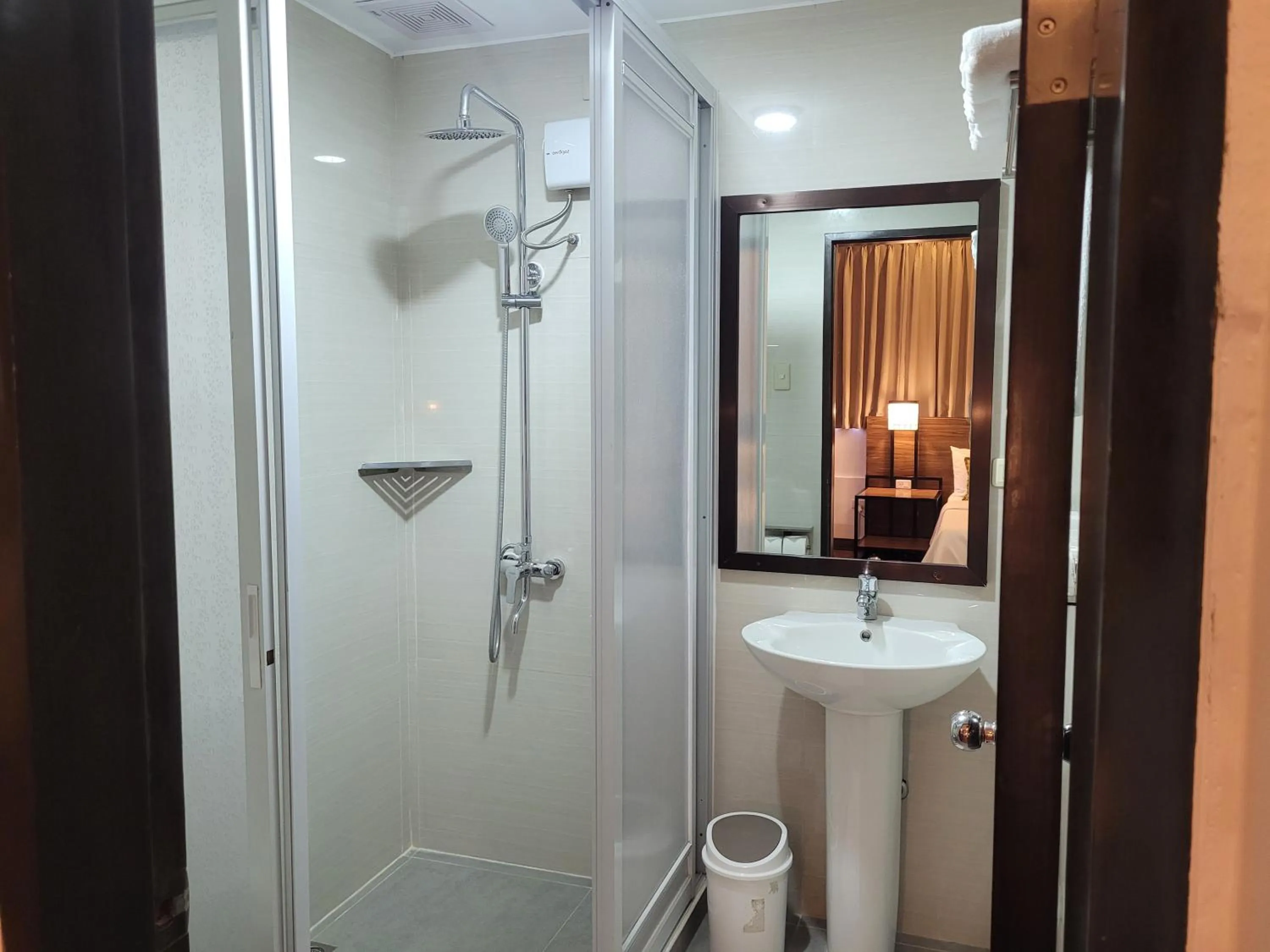 Shower in Fernvale Leisure Club and Resort