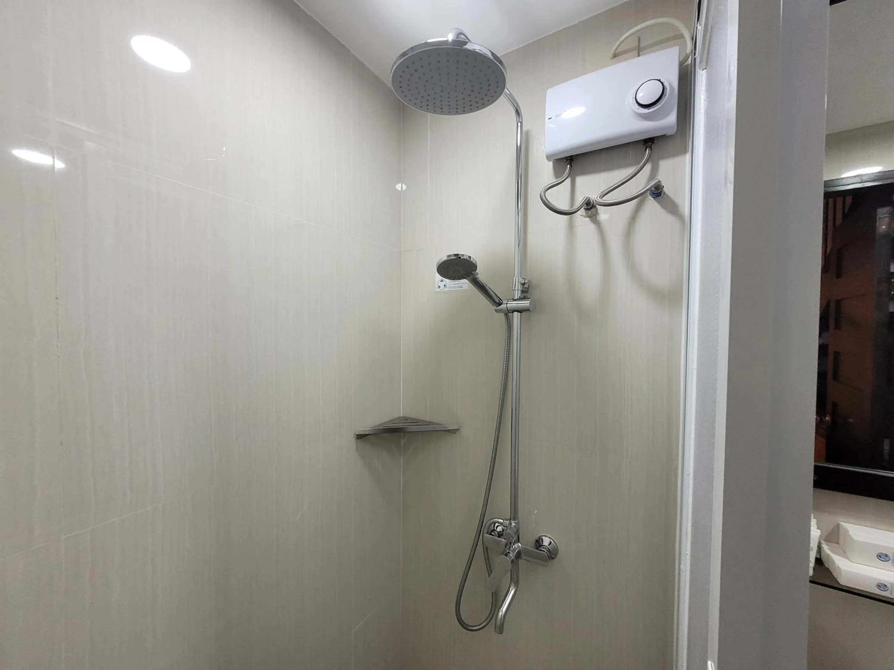 Shower in Fernvale Leisure Club and Resort