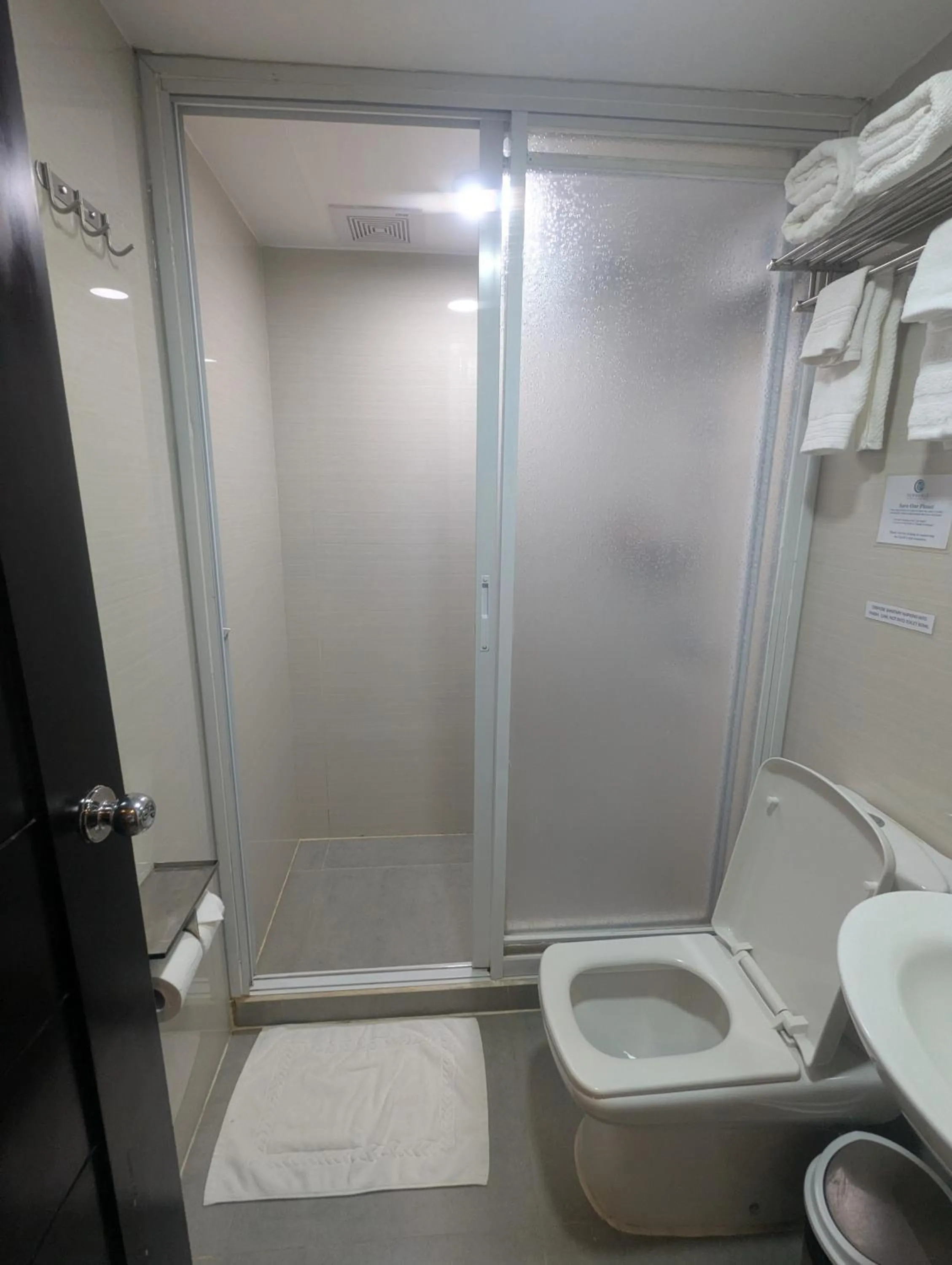 Bathroom in Fernvale Leisure Club and Resort