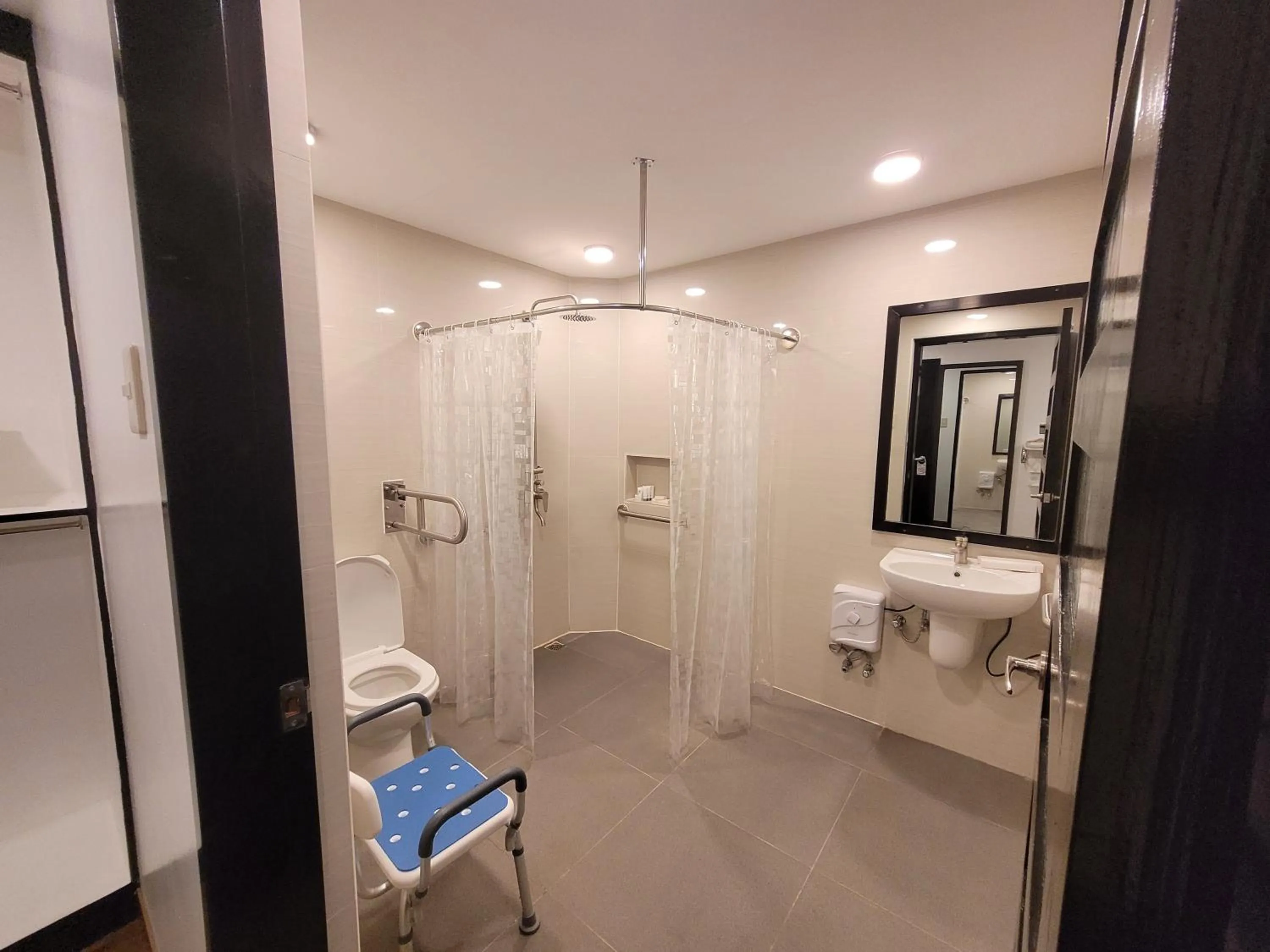 Shower in Fernvale Leisure Club and Resort