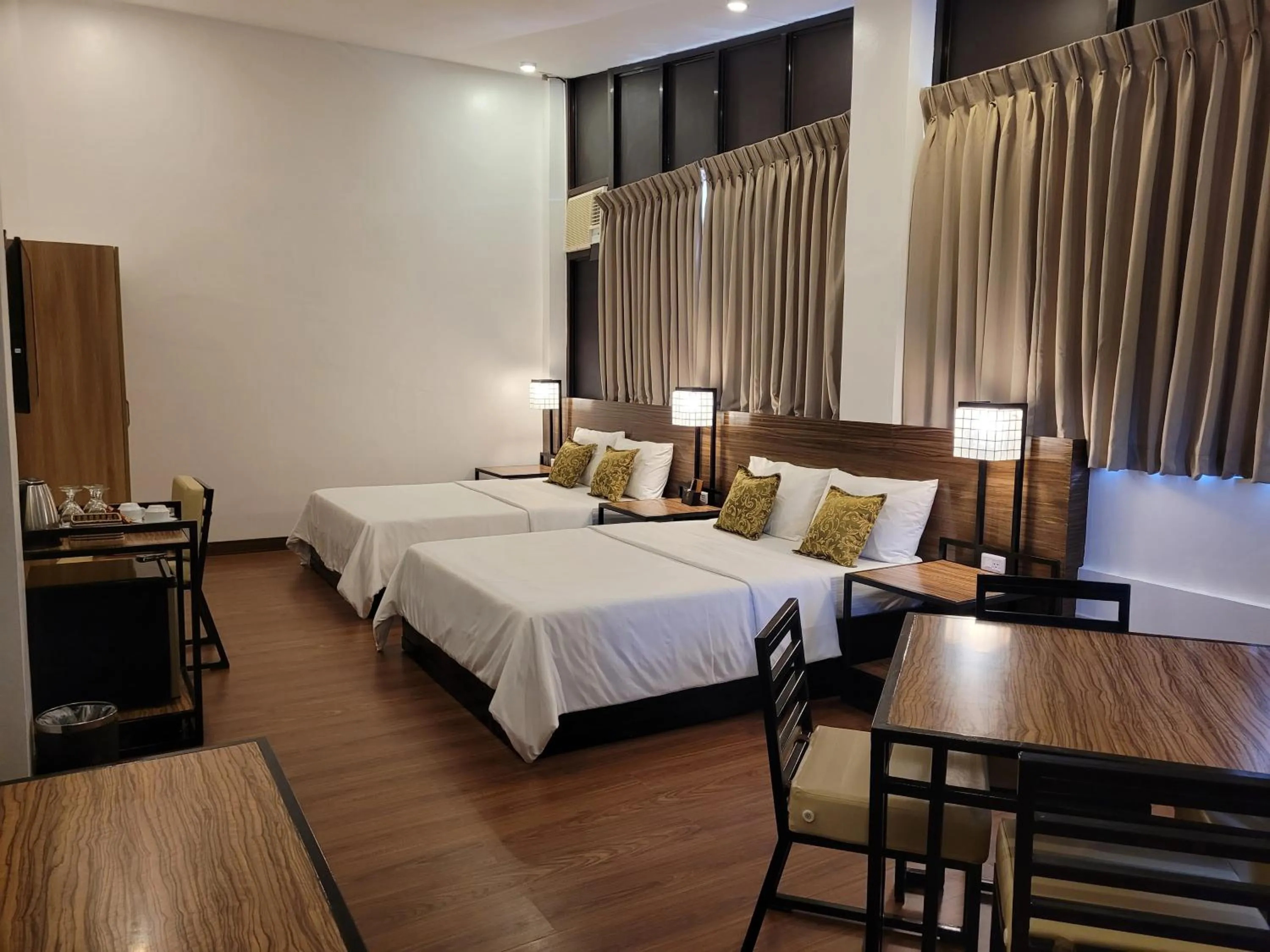 Living room, Bed in Fernvale Leisure Club and Resort