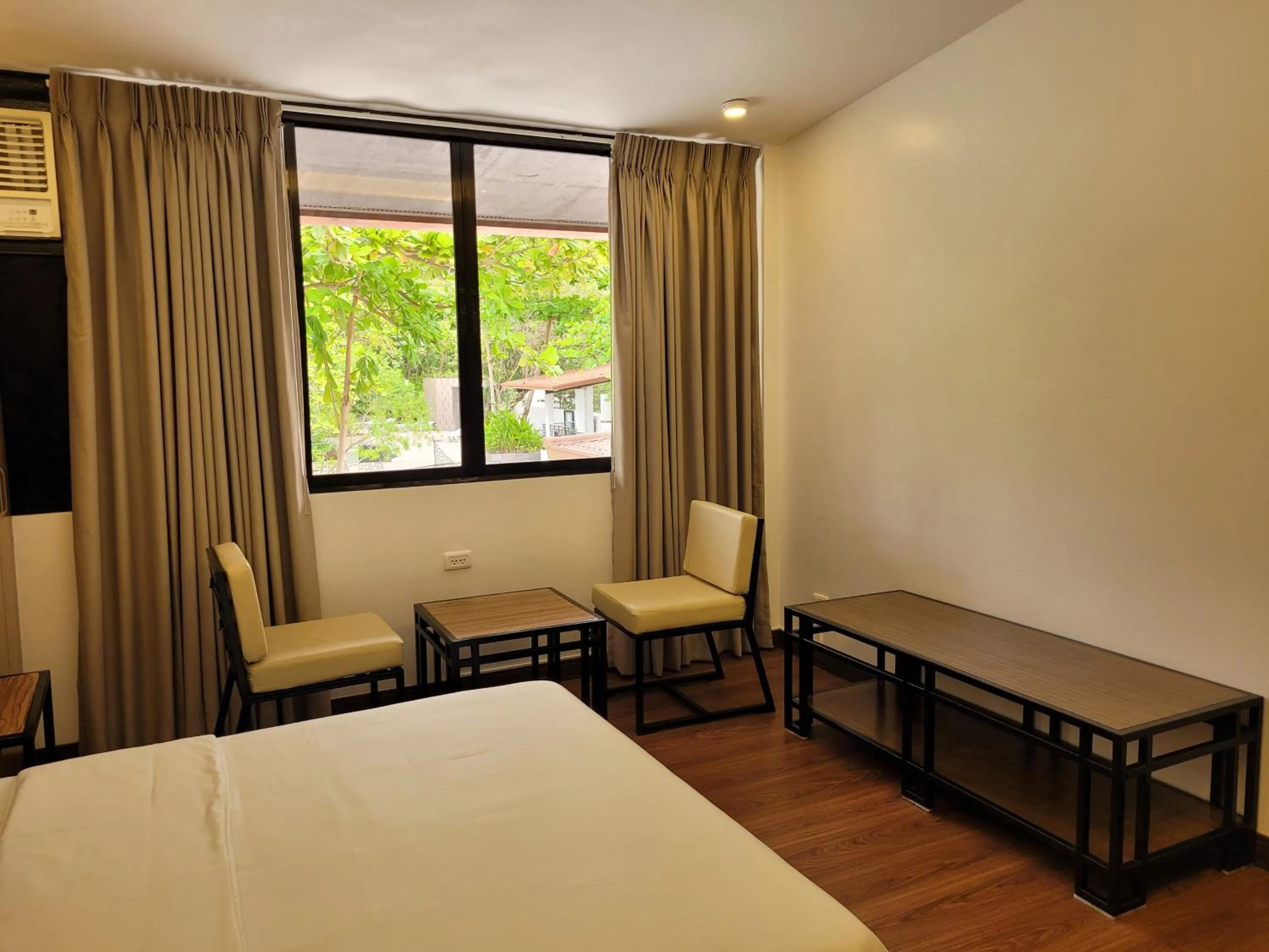 Bedroom, Bed in Fernvale Leisure Club and Resort