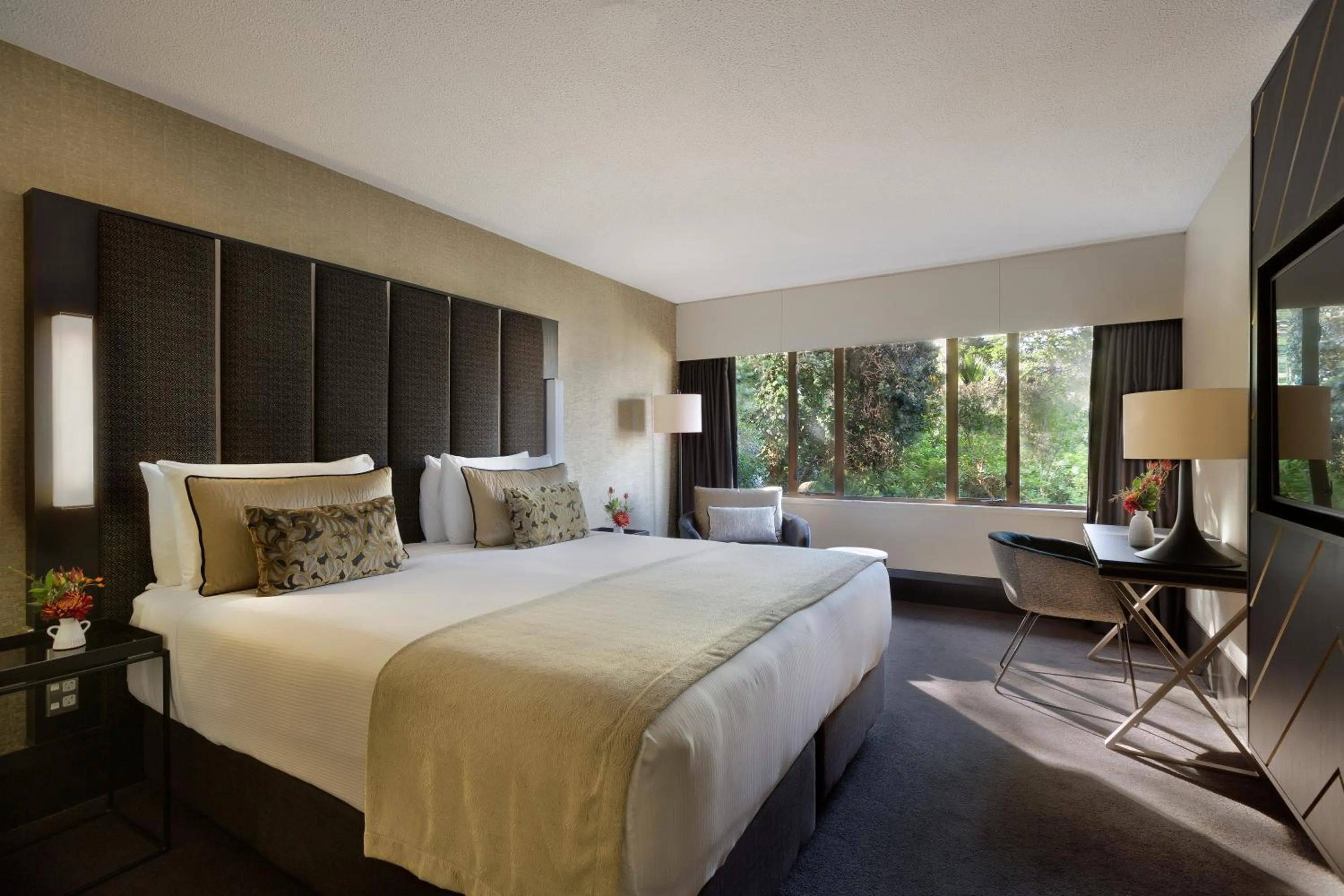 Bedroom, Bed in Mövenpick Hotel Wellington