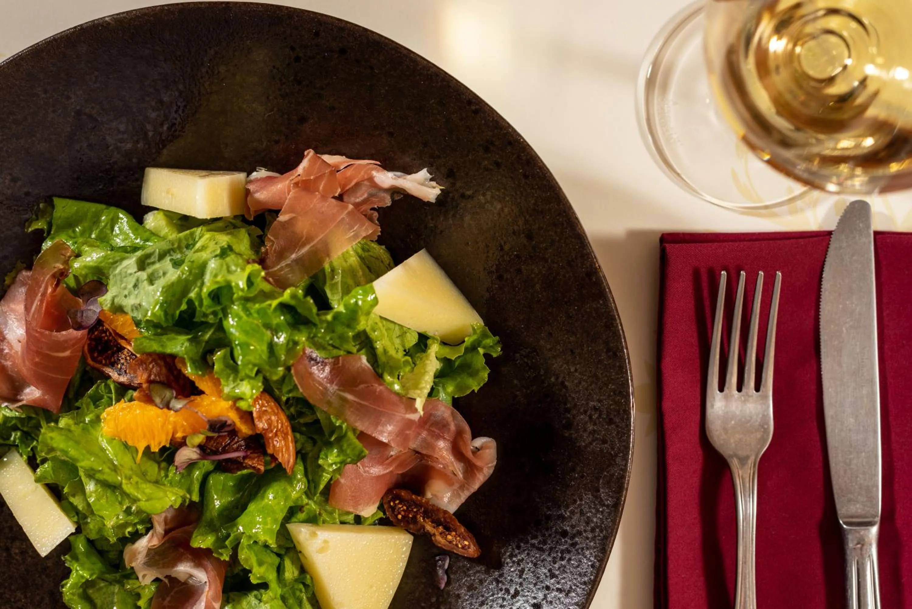 Food and drinks in 10GR Boutique Hotel & Wine Bar