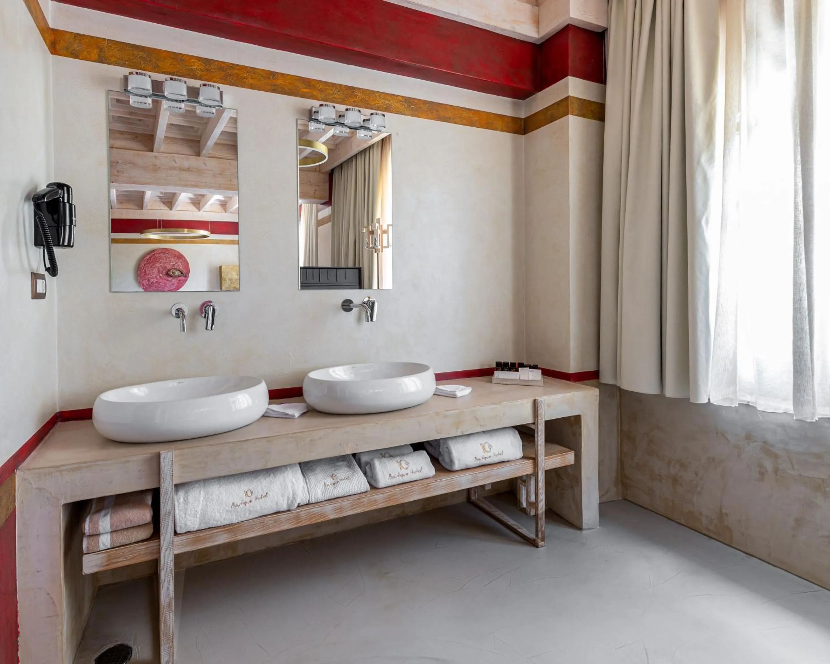 Bathroom, Bed in 10GR Boutique Hotel & Wine Bar