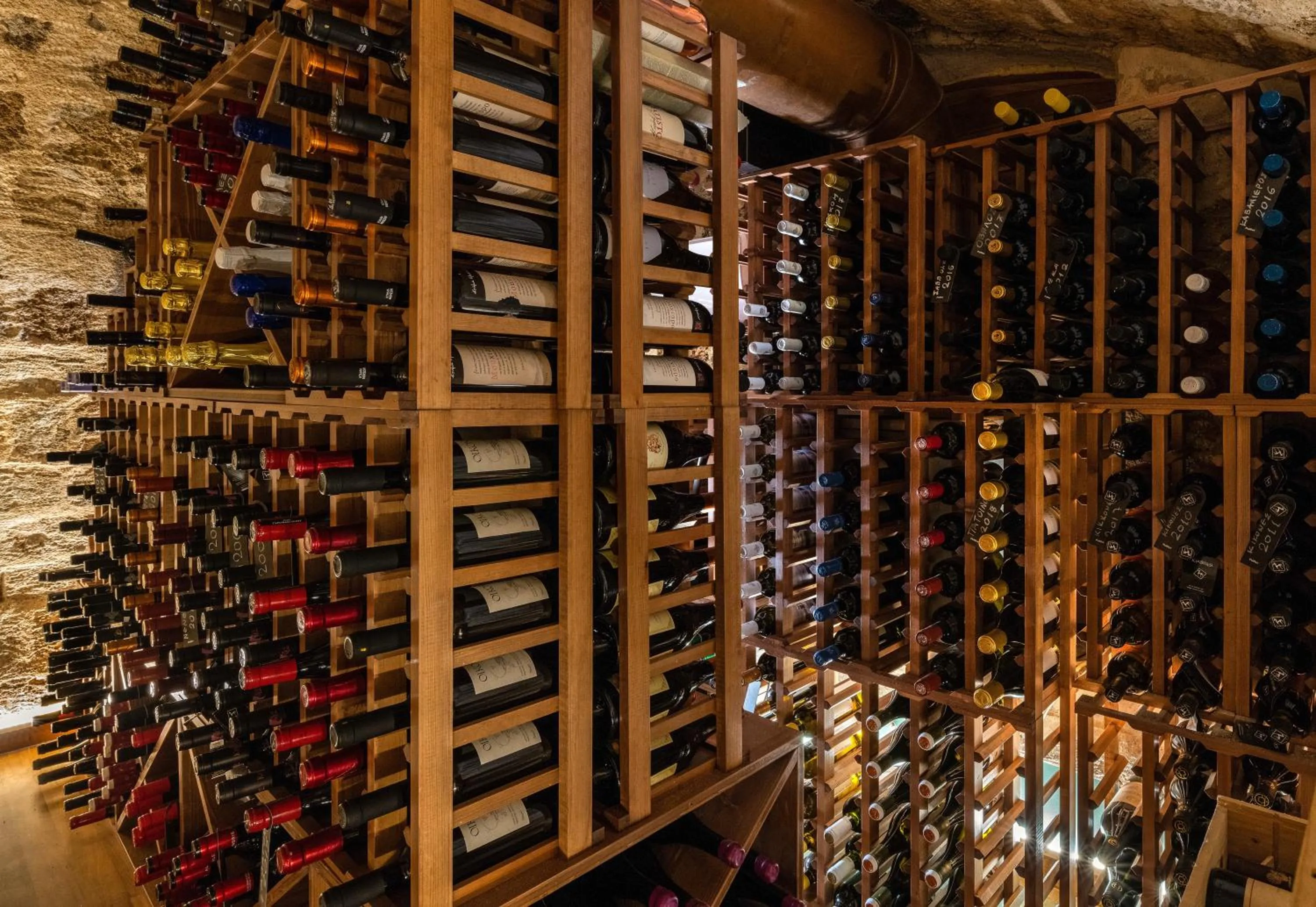 Restaurant/places to eat in 10GR Boutique Hotel & Wine Bar