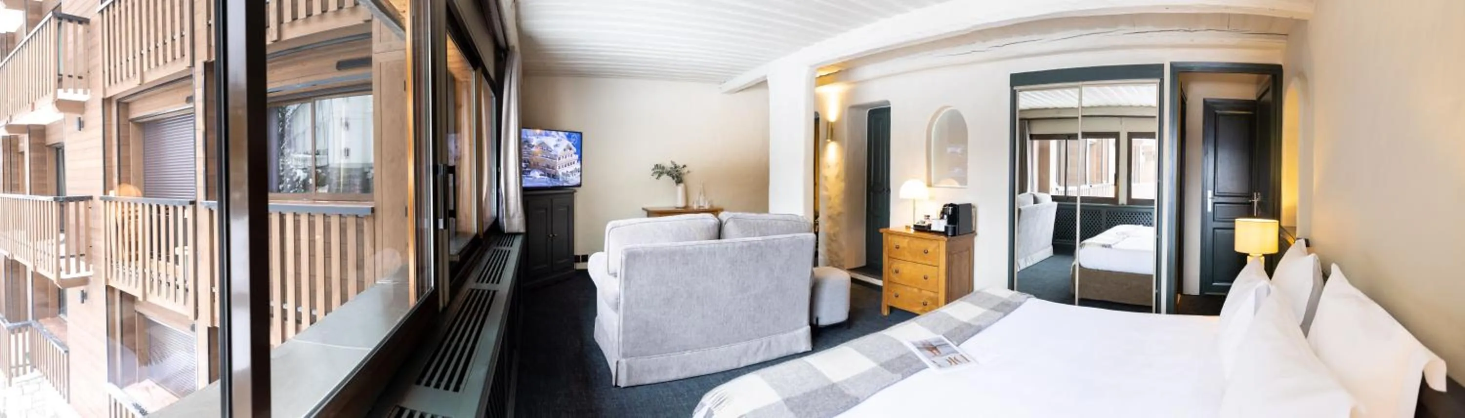 Bedroom, Bed in Grand Hôtel Courchevel 1850