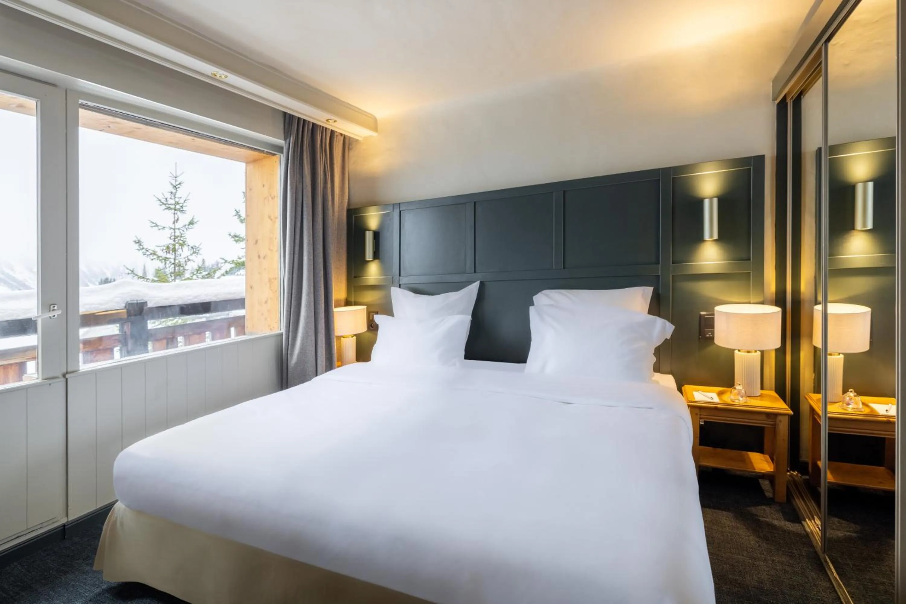 Bedroom, Bed in Grand Hôtel Courchevel 1850