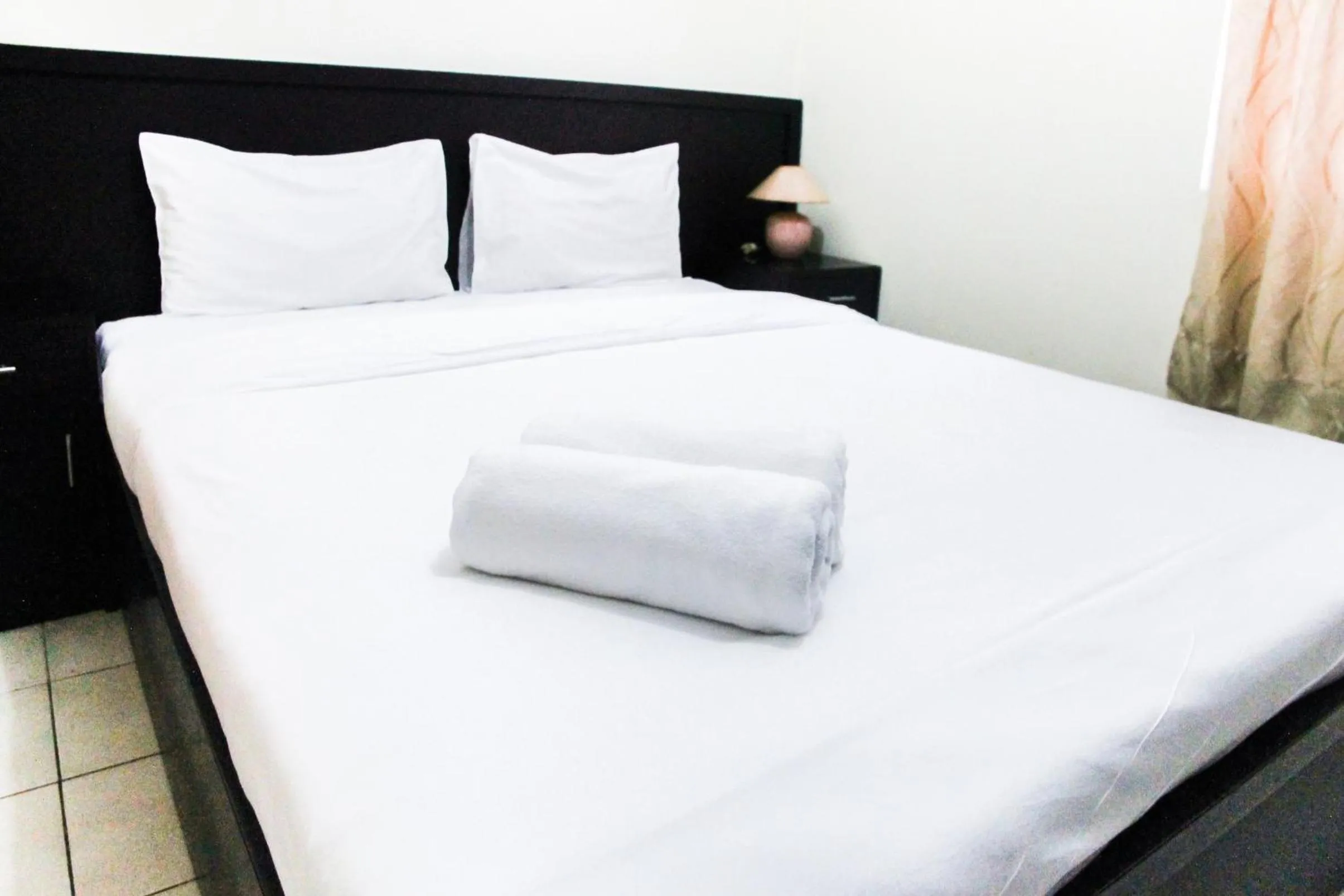 Bed in 2BR Mediterania Palace Kemayoran Apartment By Travelio