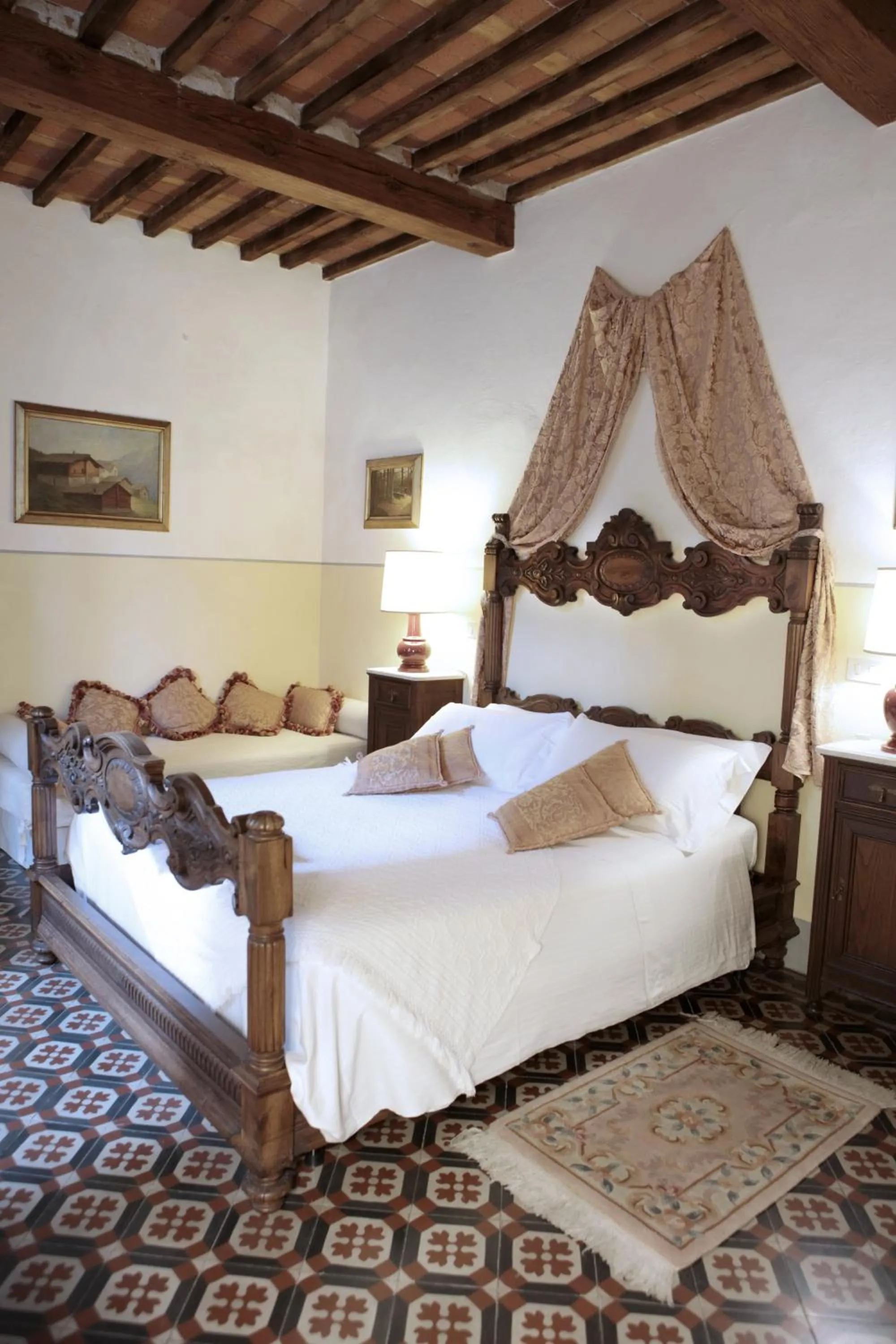 Bedroom, Bed in Villa La Dogana B&B di Charme - Historic Villa with a beautiful garden - private parking