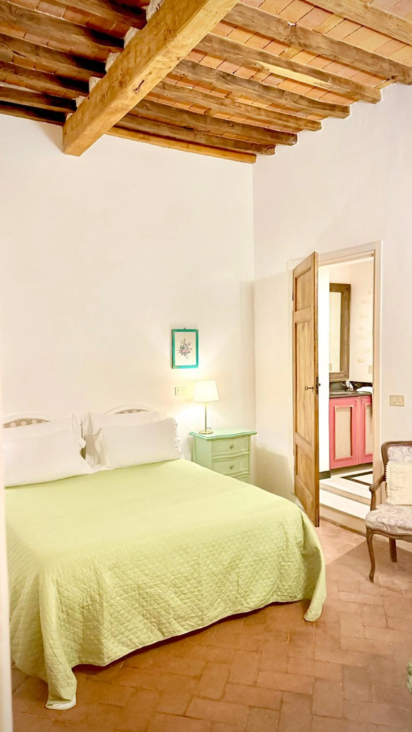 Bed in Villa La Dogana B&B di Charme - Historic Villa with a beautiful garden - private parking