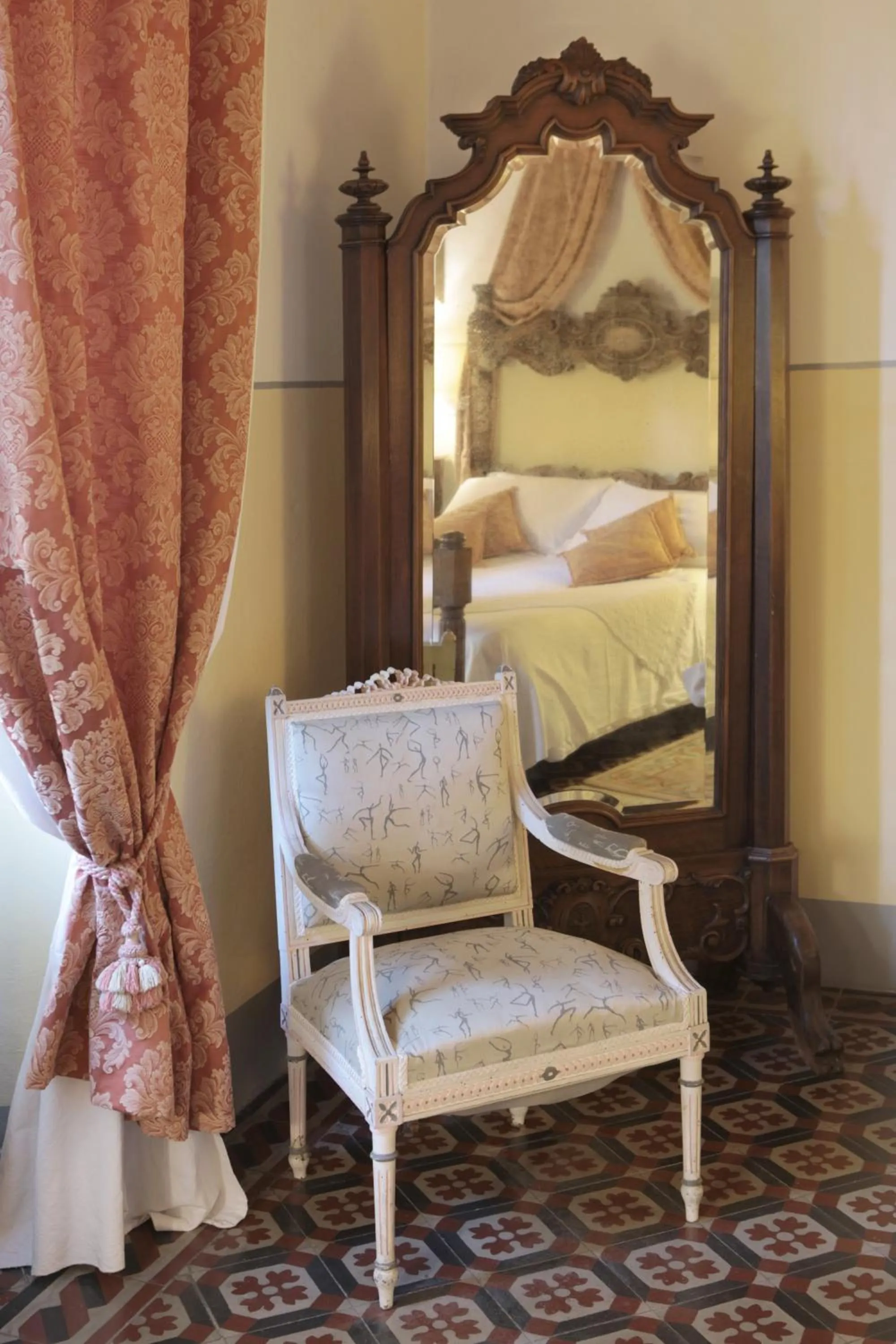 Bedroom, Bed in Villa La Dogana B&B di Charme - Historic Villa with a beautiful garden - private parking