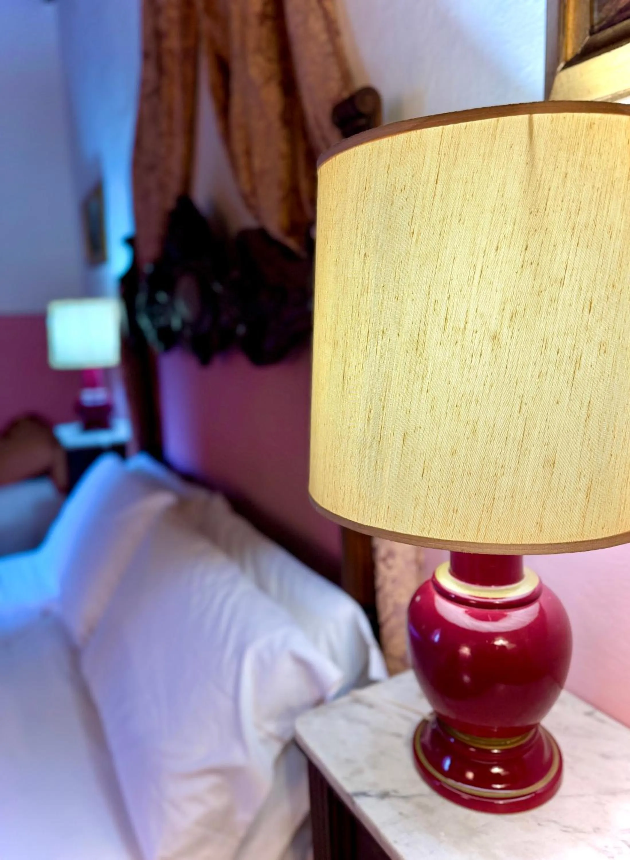 Bed in Villa La Dogana B&B di Charme - Historic Villa with a beautiful garden - private parking