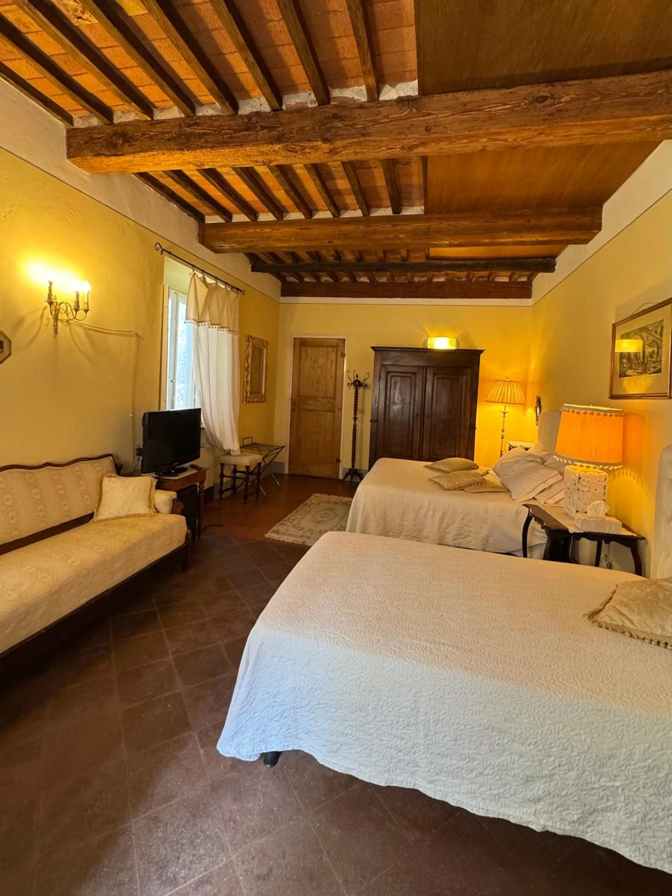 Bed in Villa La Dogana B&B di Charme - Historic Villa with a beautiful garden - private parking