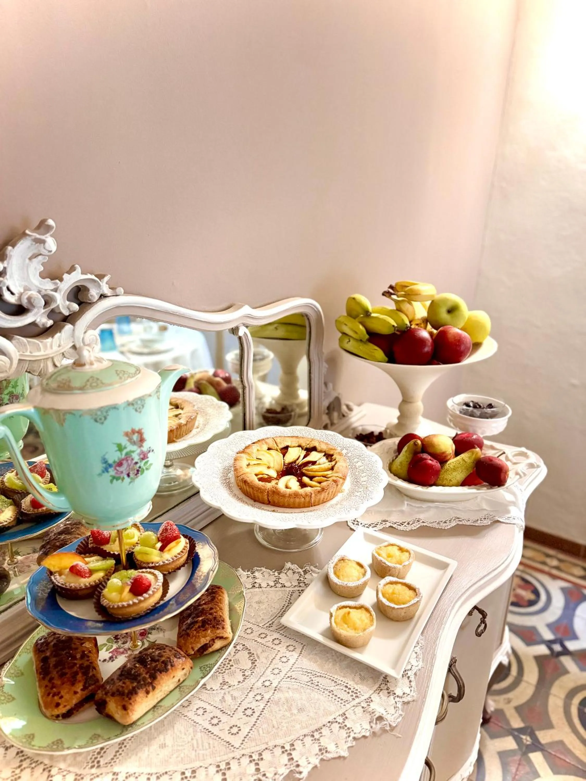 Food and drinks in Villa La Dogana B&B di Charme - Historic Villa with a beautiful garden - private parking