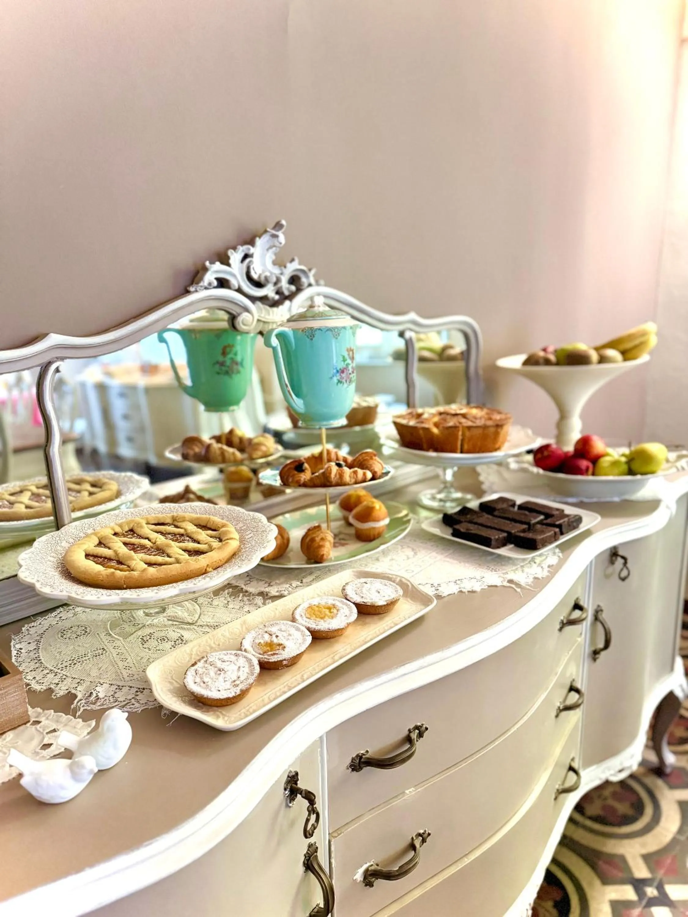 Food and drinks in Villa La Dogana B&B di Charme - Historic Villa with a beautiful garden - private parking