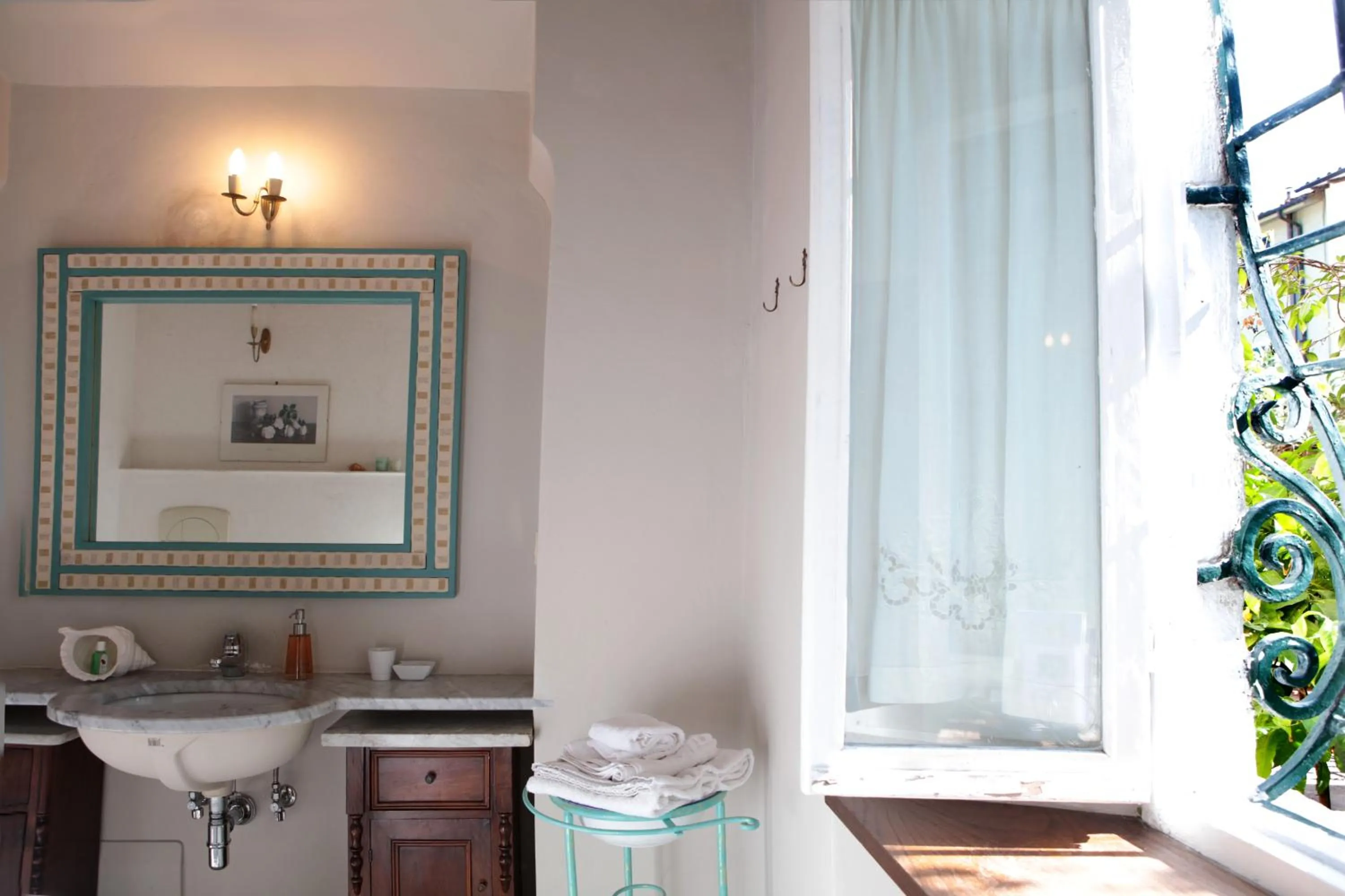Bathroom in Villa La Dogana B&B di Charme - Historic Villa with a beautiful garden - private parking