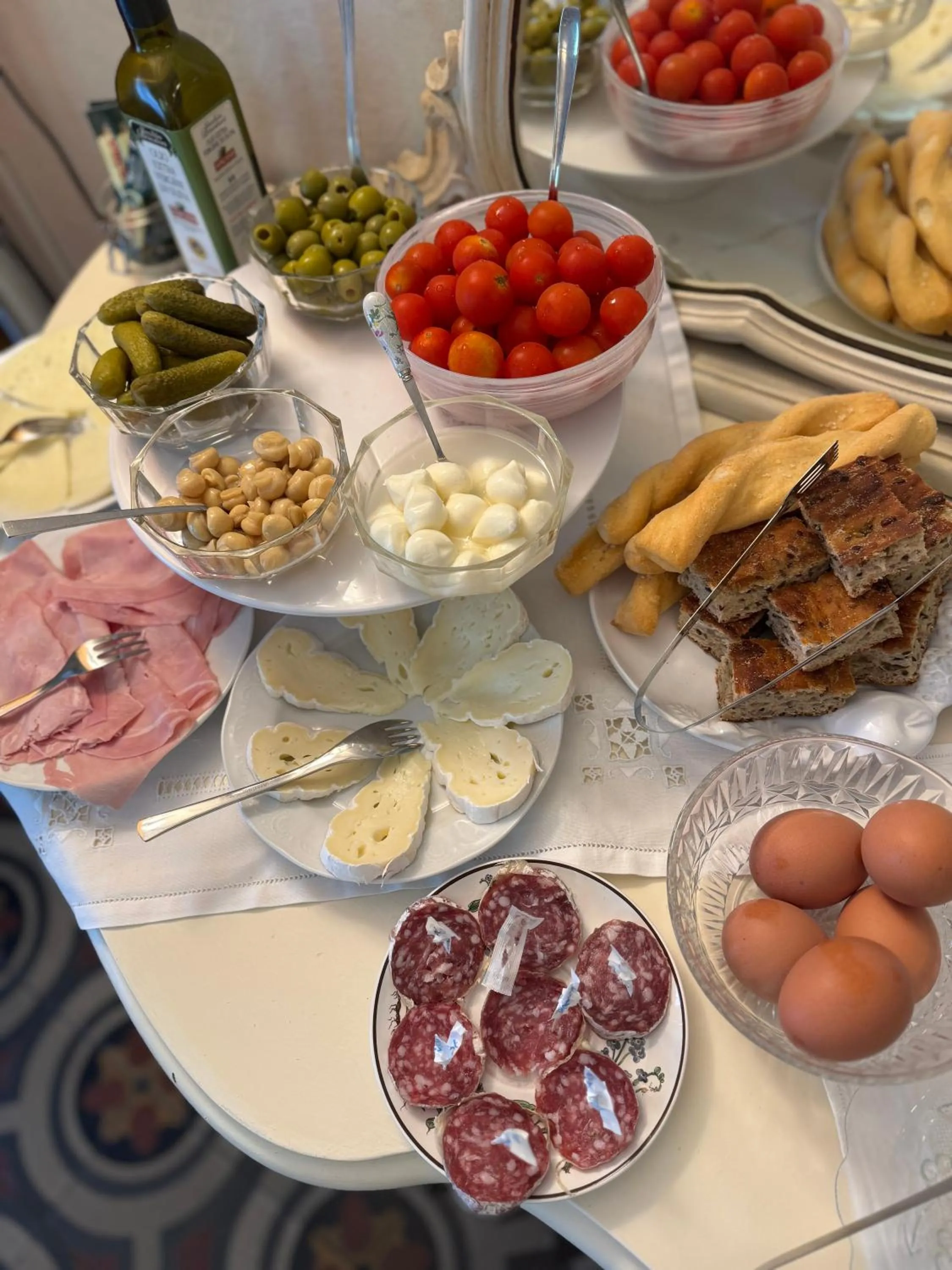 Food and drinks in Villa La Dogana B&B di Charme - Historic Villa with a beautiful garden - private parking