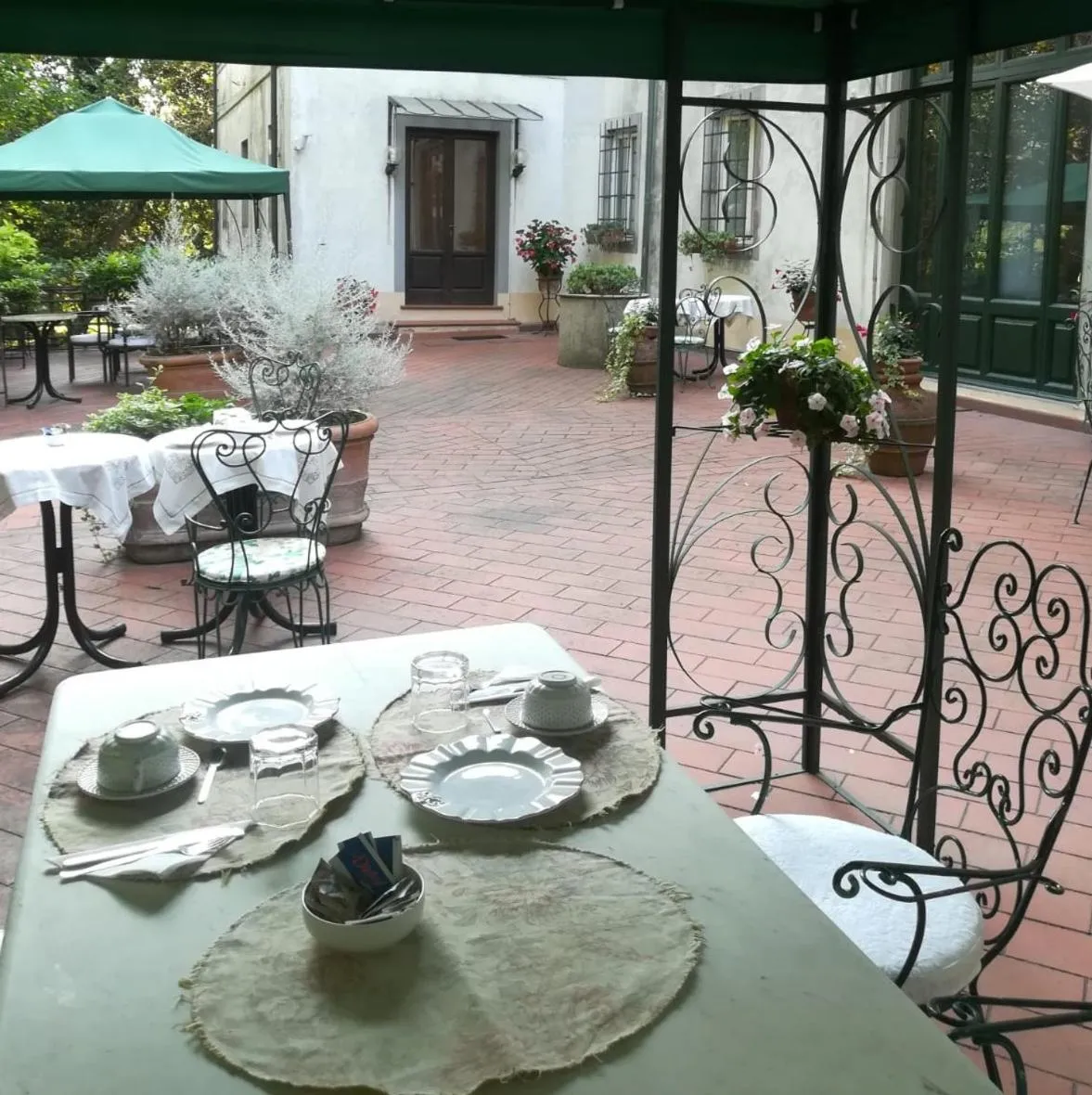 Patio in Villa La Dogana B&B di Charme - Historic Villa with a beautiful garden - private parking