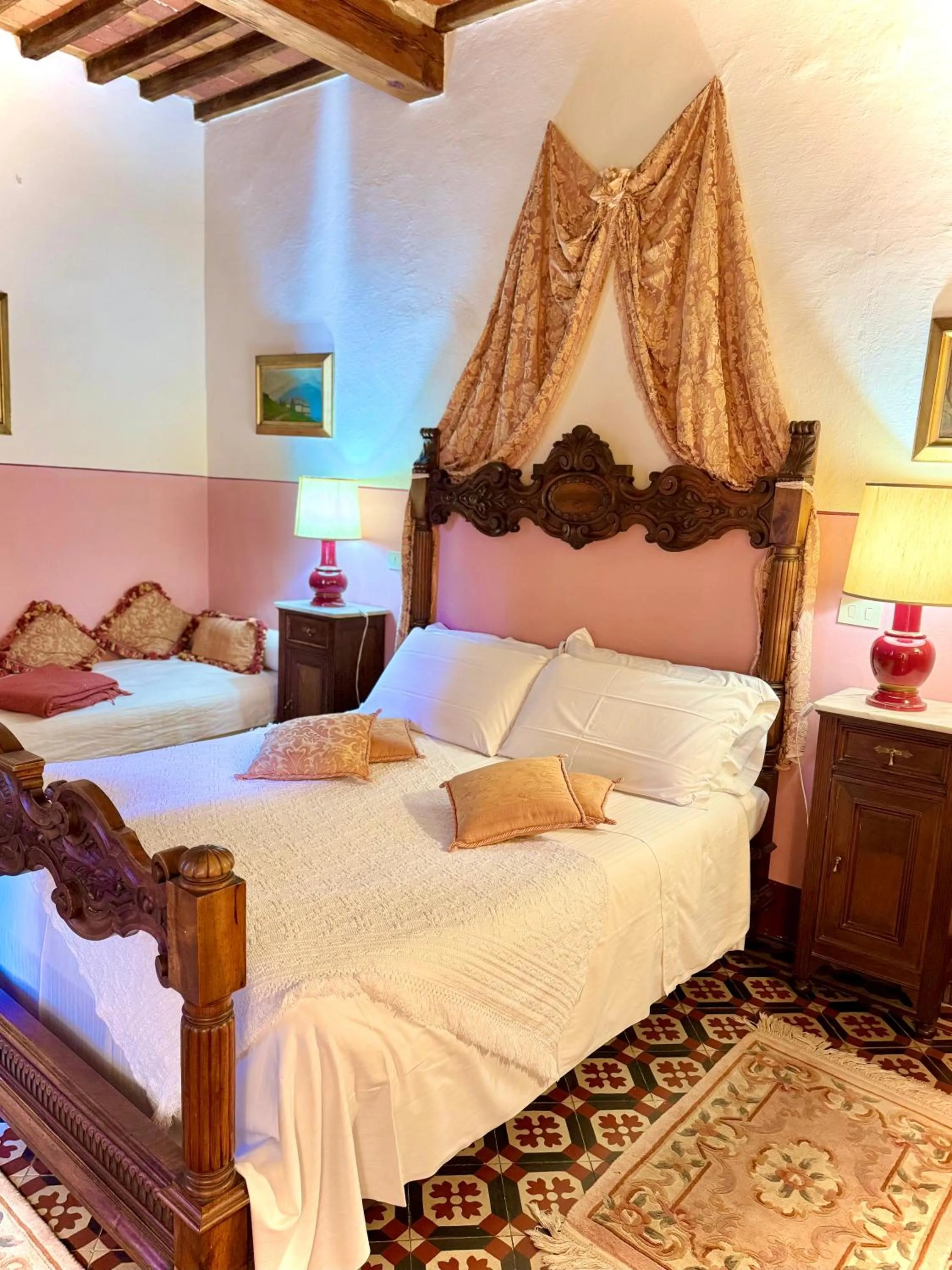 Bed in Villa La Dogana B&B di Charme - Historic Villa with a beautiful garden - private parking
