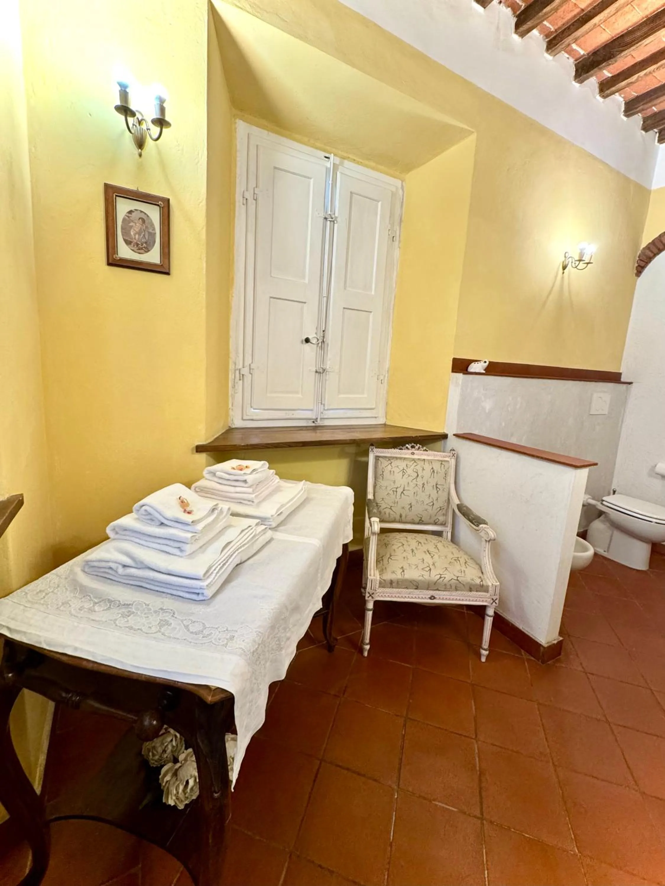 Bed in Villa La Dogana B&B di Charme - Historic Villa with a beautiful garden - private parking
