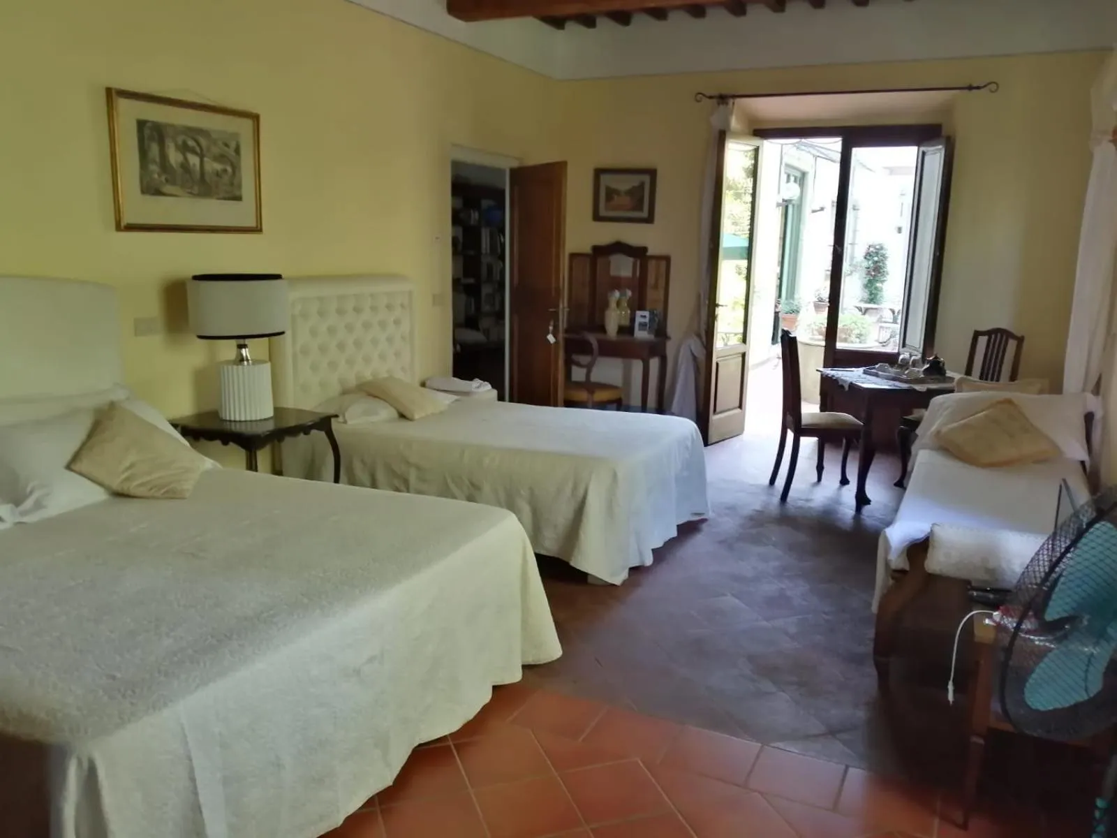Photo of the whole room, Bed in Villa La Dogana B&B di Charme - Historic Villa with a beautiful garden - private parking