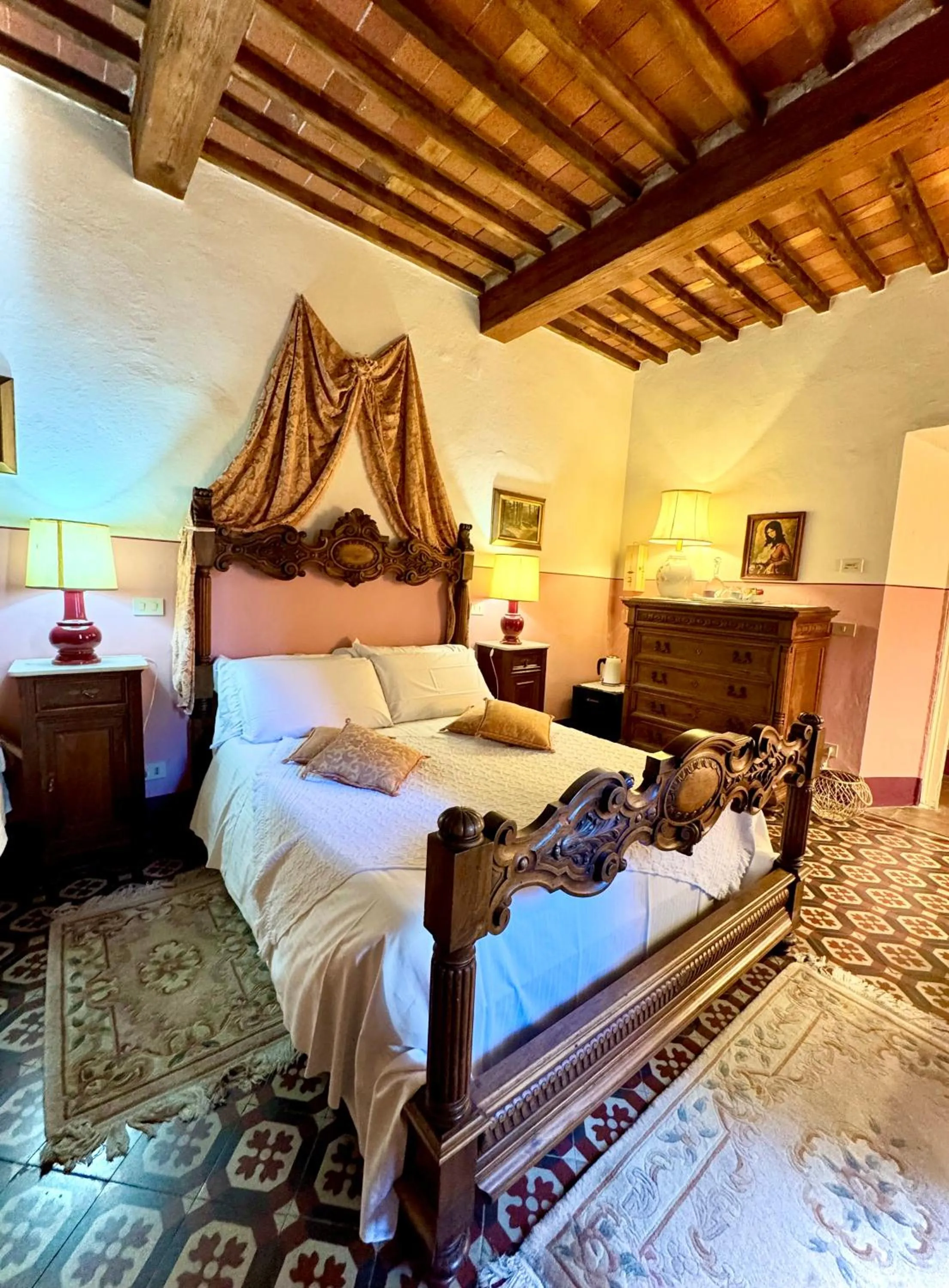 Bed in Villa La Dogana B&B di Charme - Historic Villa with a beautiful garden - private parking