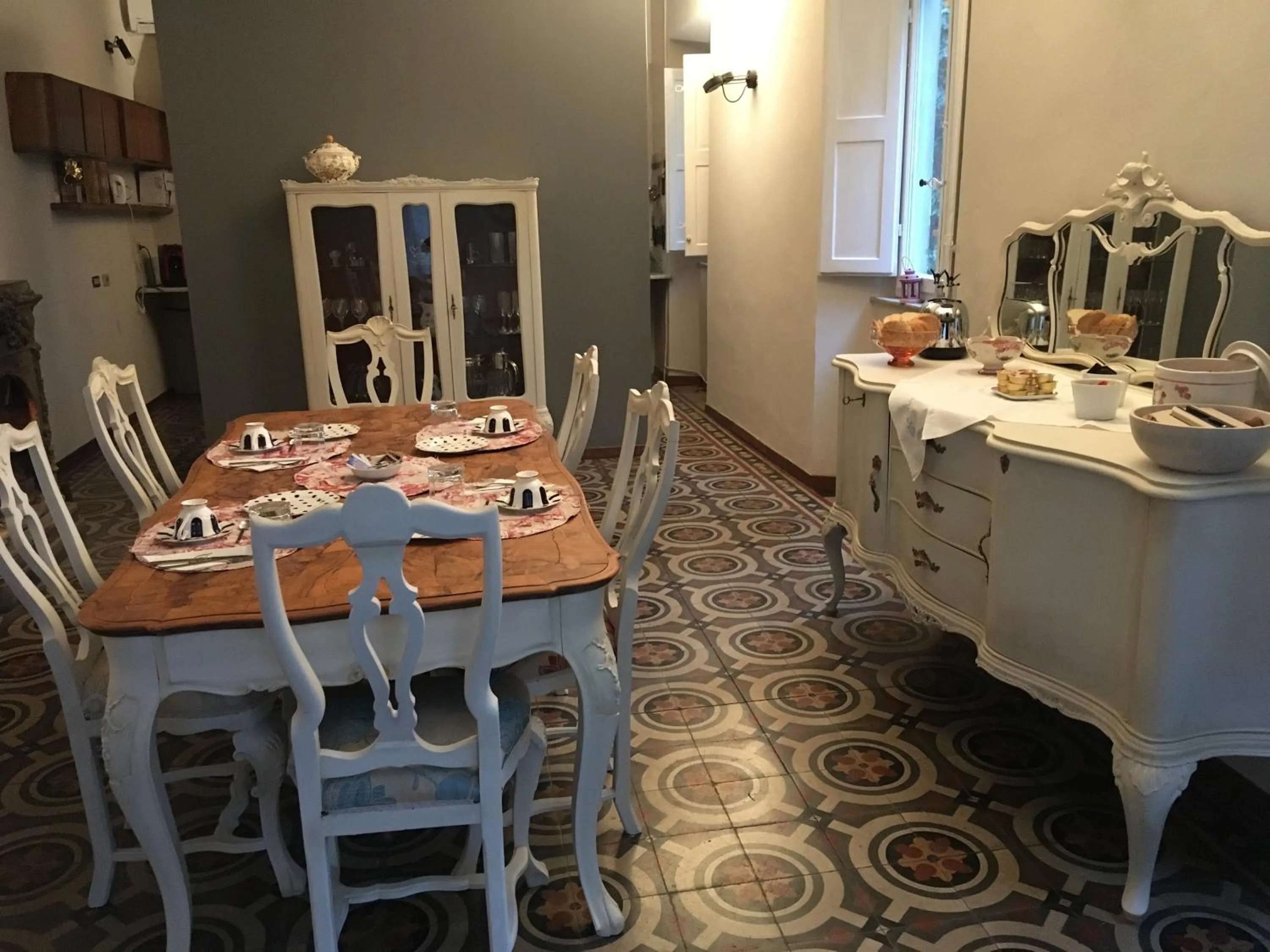 Breakfast in Villa La Dogana B&B di Charme - Historic Villa with a beautiful garden - private parking