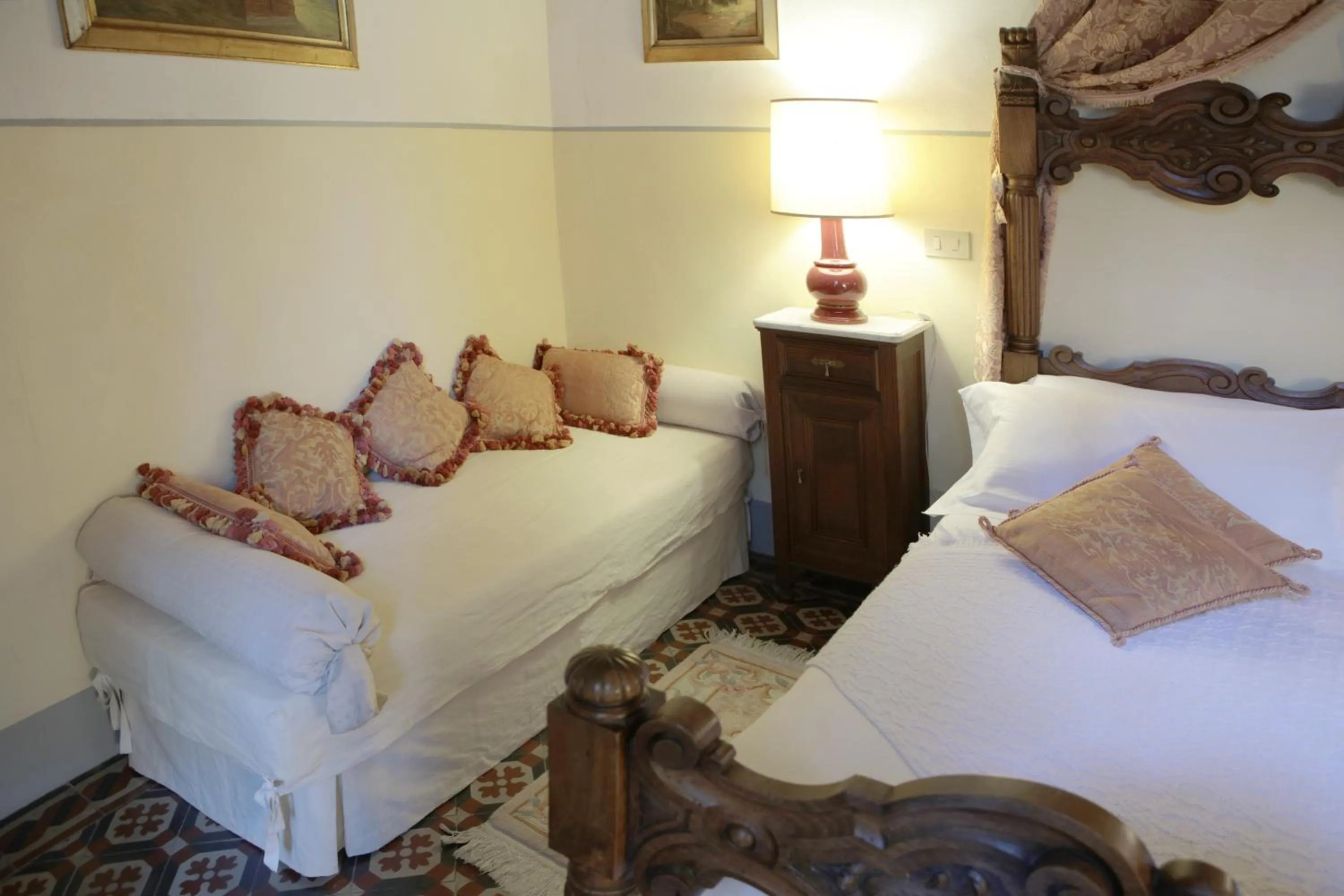 Bedroom, Bed in Villa La Dogana B&B di Charme - Historic Villa with a beautiful garden - private parking