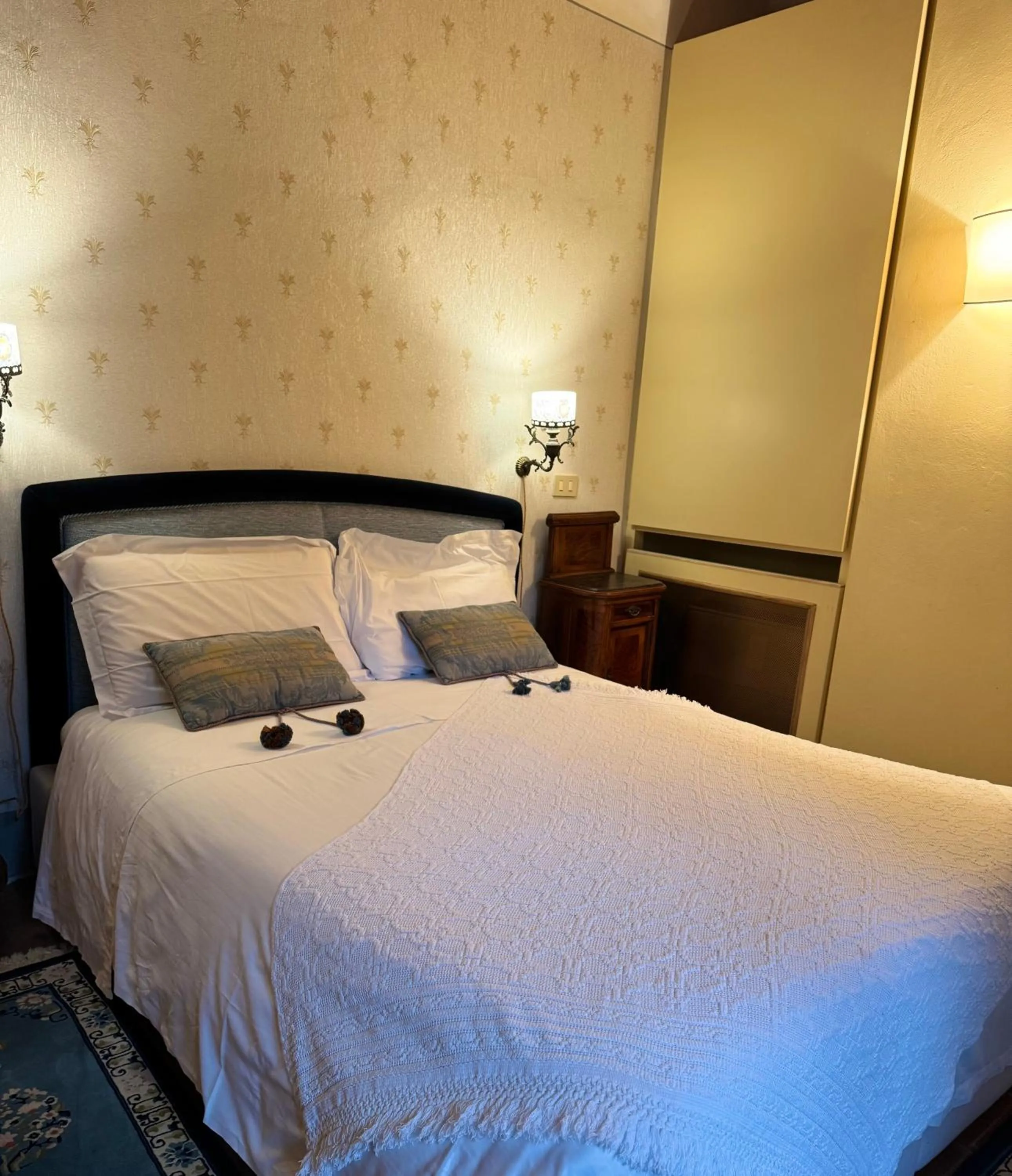 Bed in Villa La Dogana B&B di Charme - Historic Villa with a beautiful garden - private parking