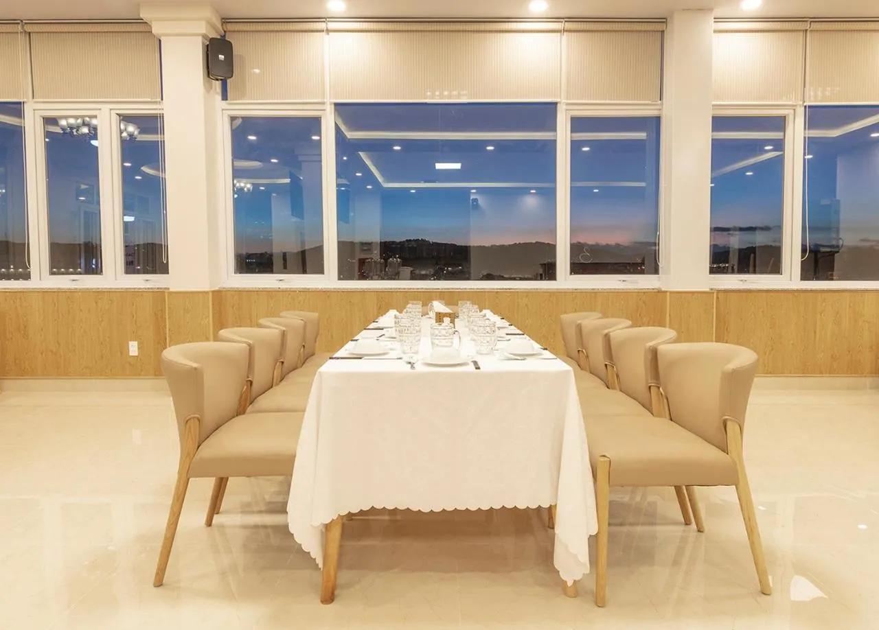 Restaurant/places to eat in Interstella Hotel