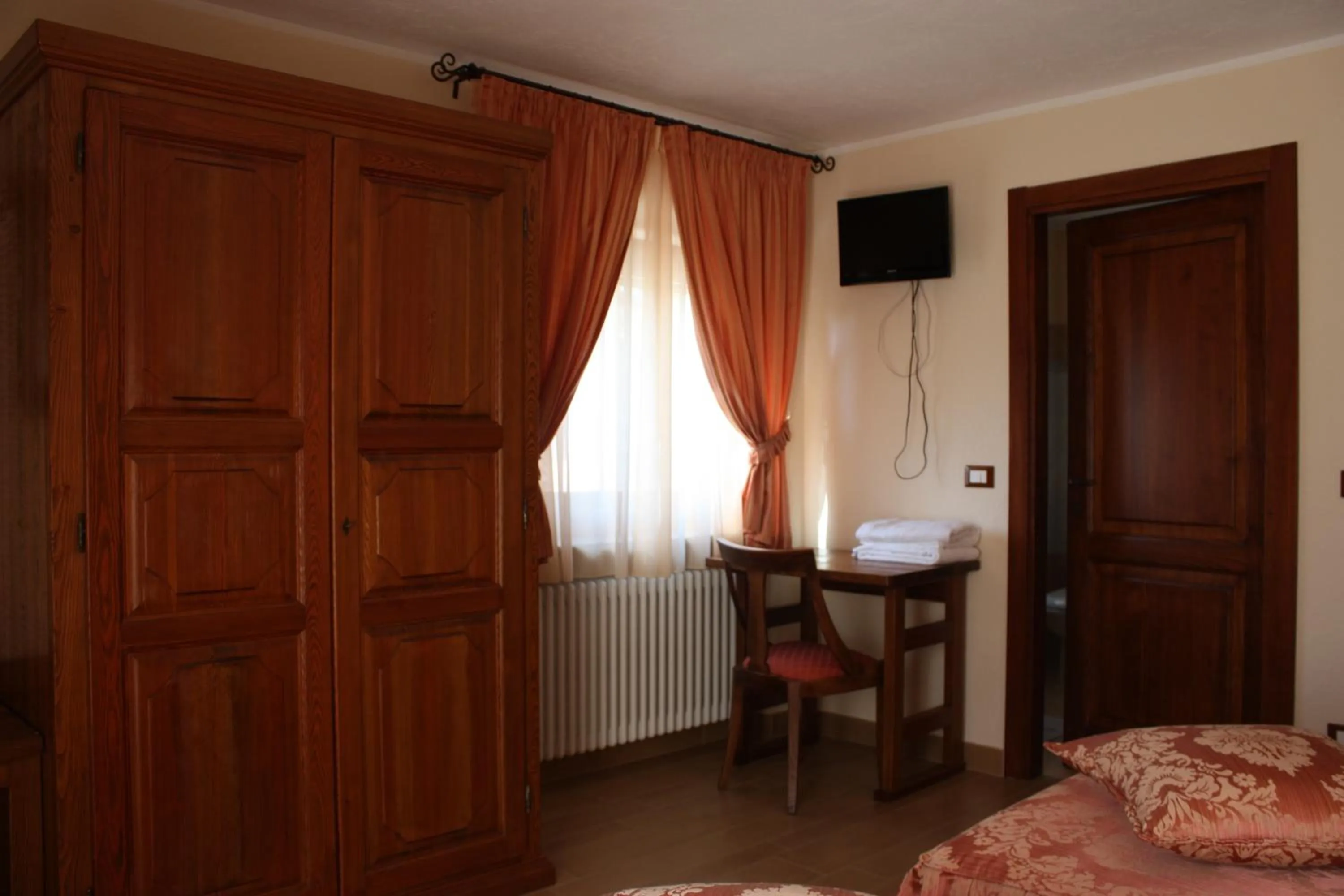 Photo of the whole room, Bed in Affittacamere Les Noyers