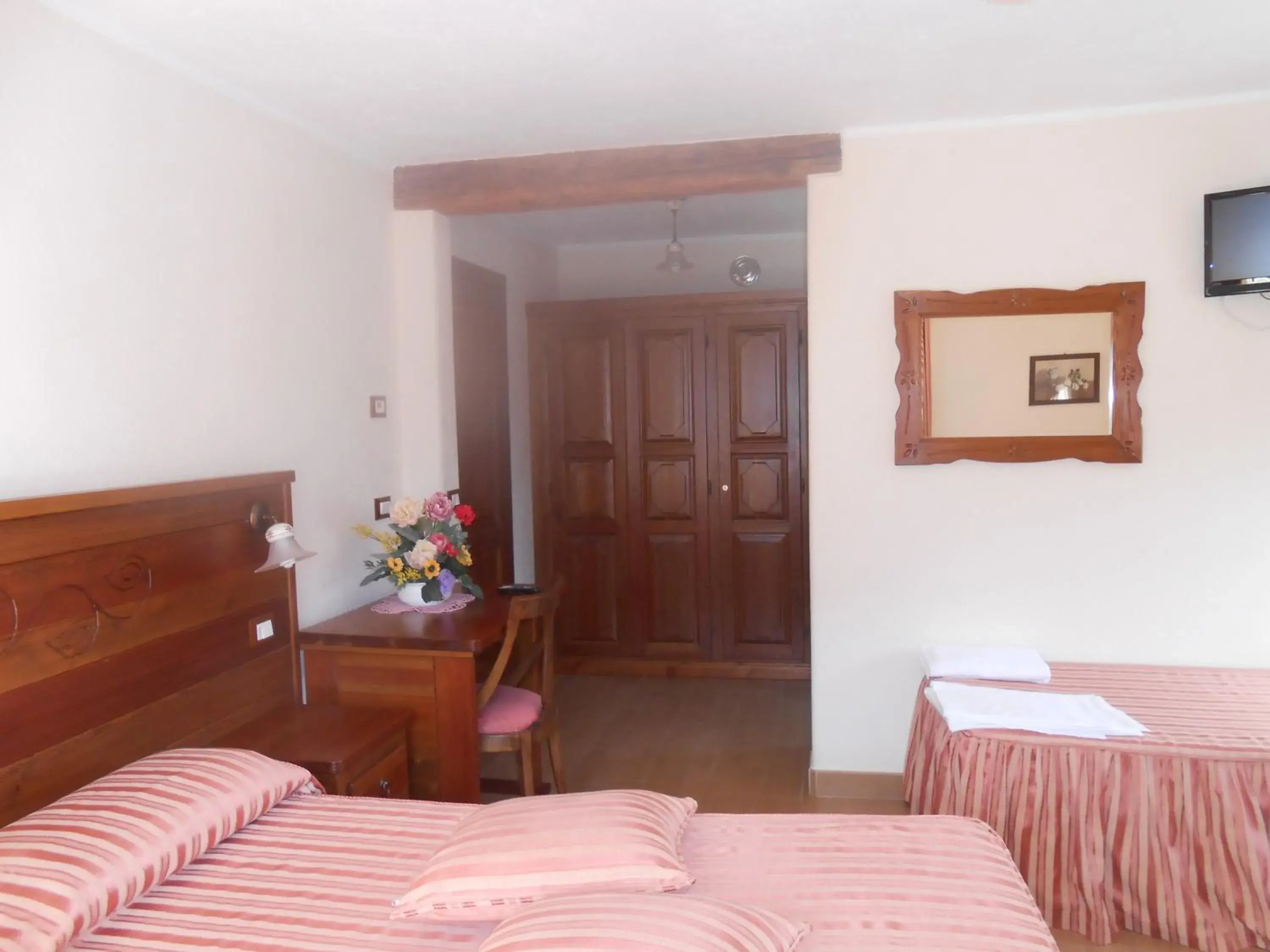 Classic Family Room in Affittacamere Les Noyers Classic Family Room in Affittacamere Les Noyers