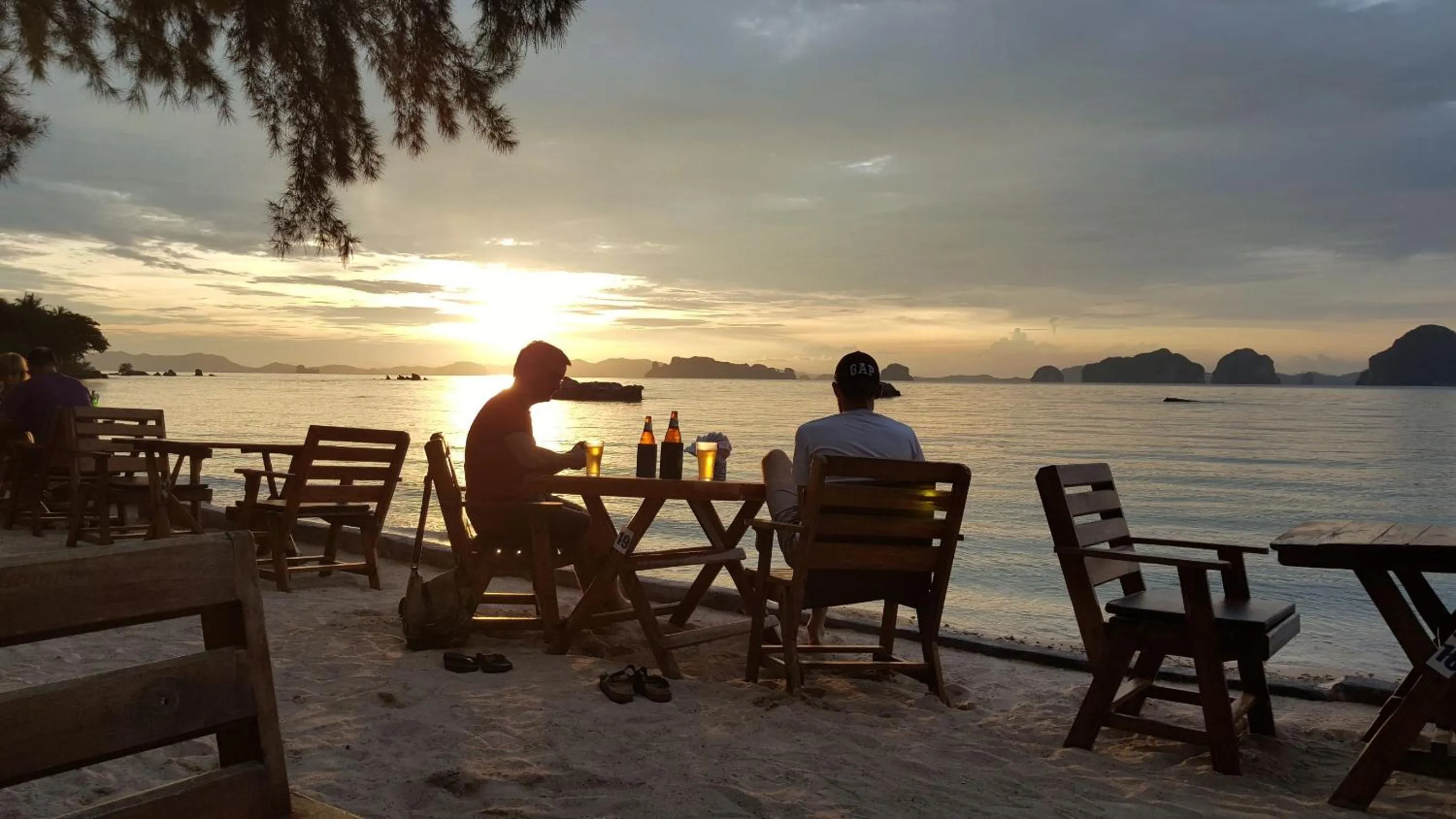 Restaurant/places to eat in Baan Tubkaek Hotel