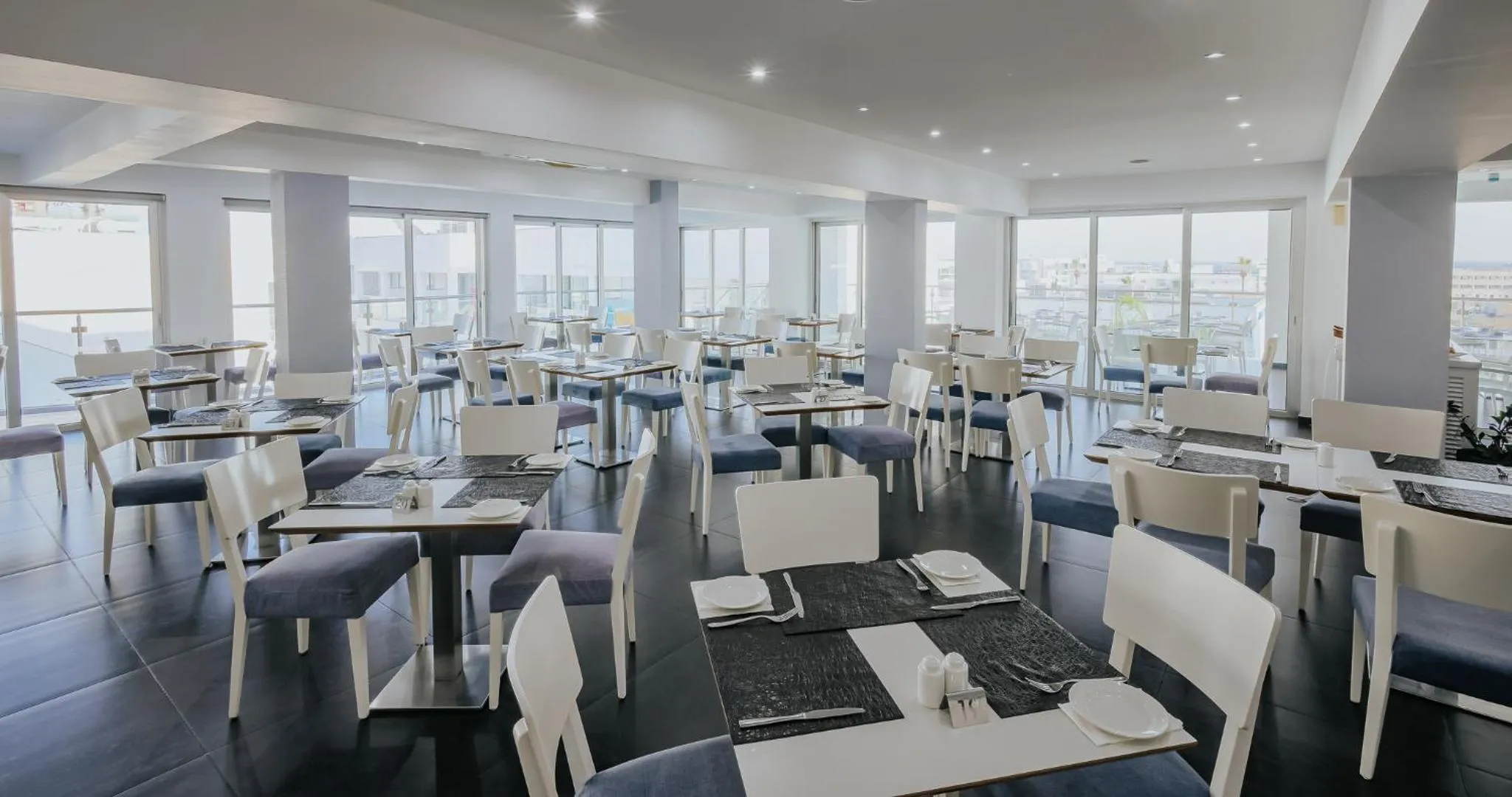 Restaurant/places to eat in Tasia Maris Oasis